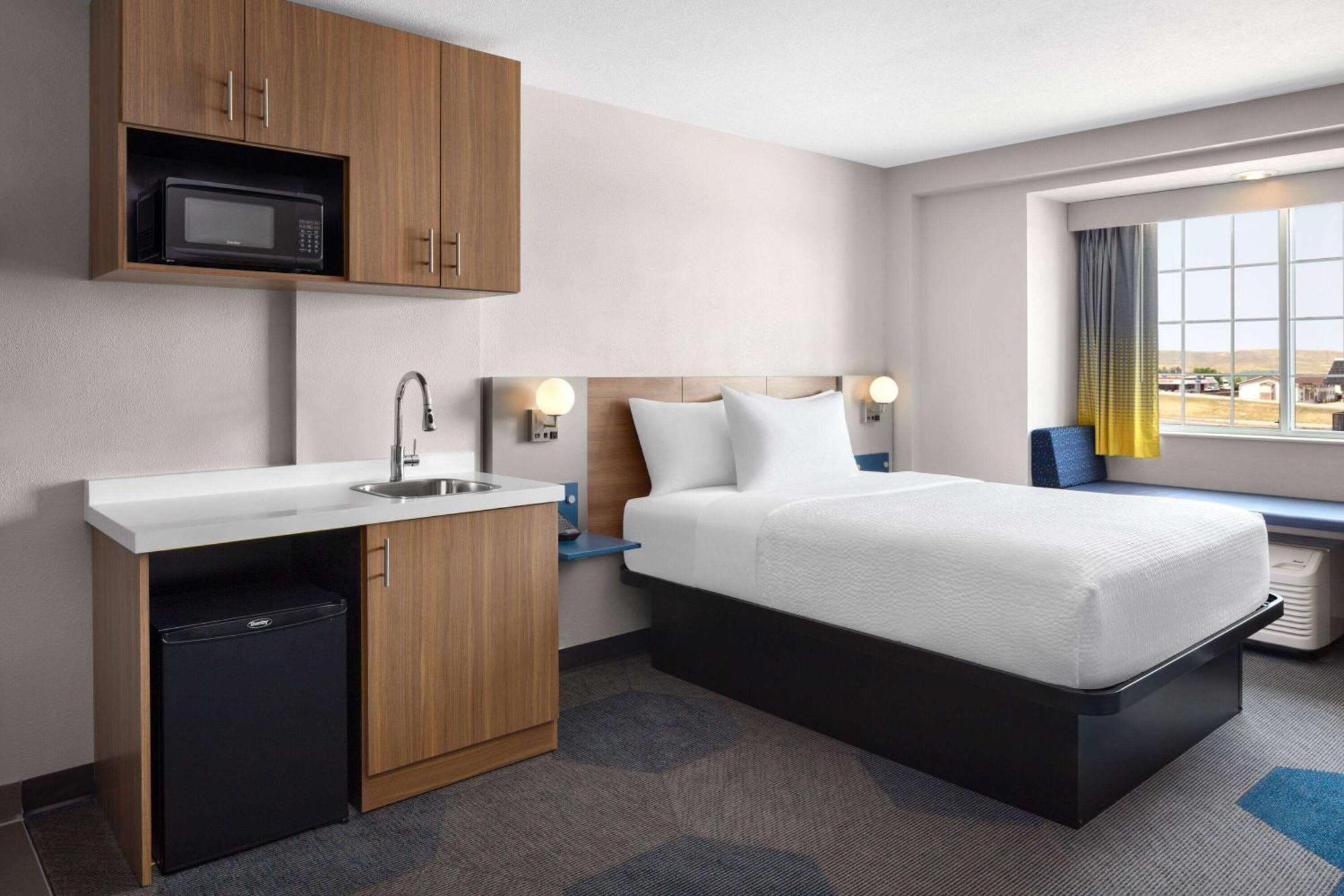 Microtel & By Wyndham Rapid Hotel 2*