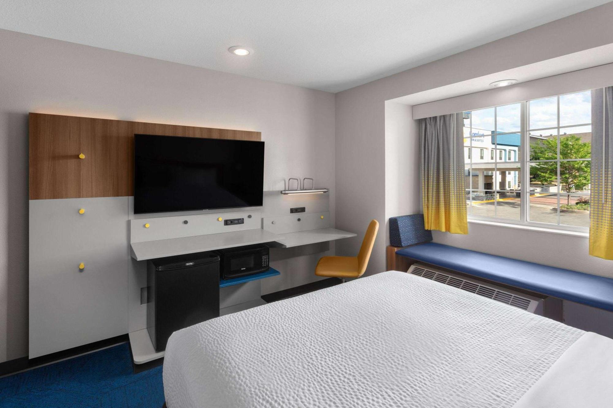 Microtel & By Wyndham Rapid Hotel 2*