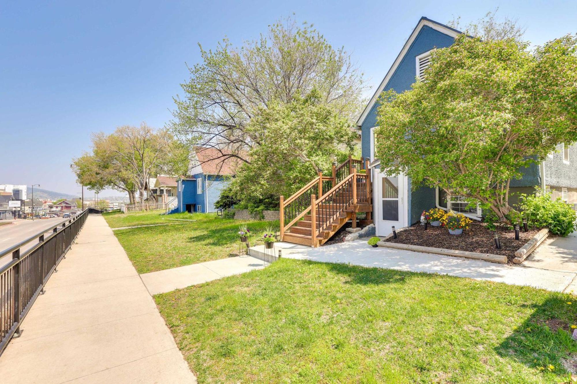Centrally Located Near Downtown Rapid City! Apartment *