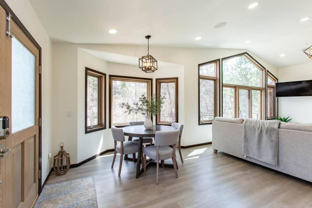 Modern Smart House In The Woods With 2 King Bds 2 Ba *