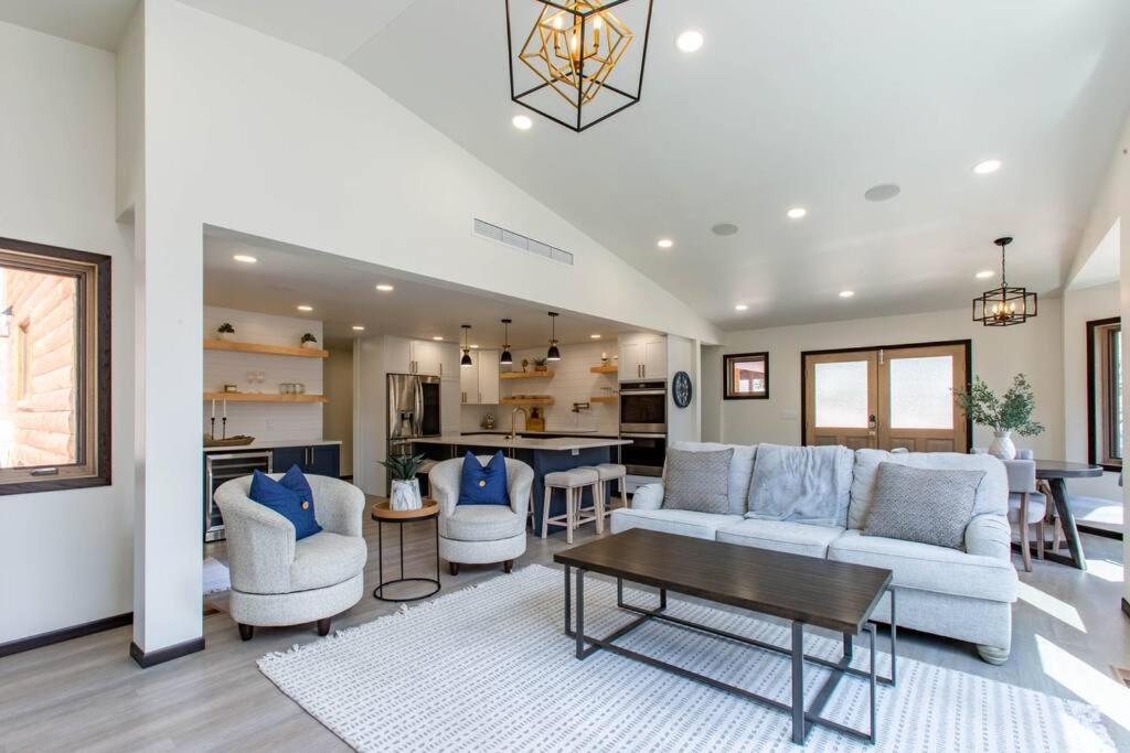 Modern Smart House In The Woods With 2 King Bds 2 Ba *