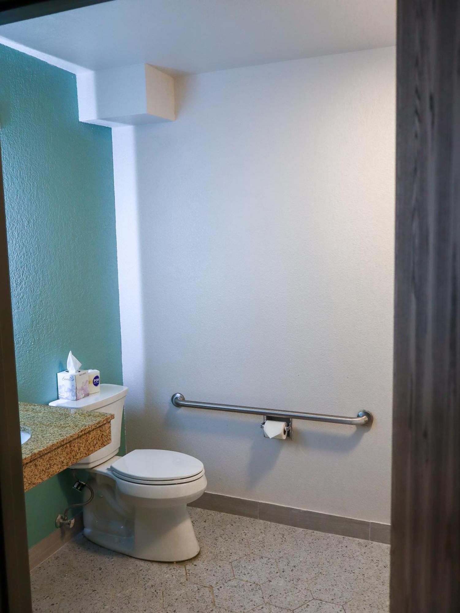 Travelodge By Wyndham Rapid - Black Hills