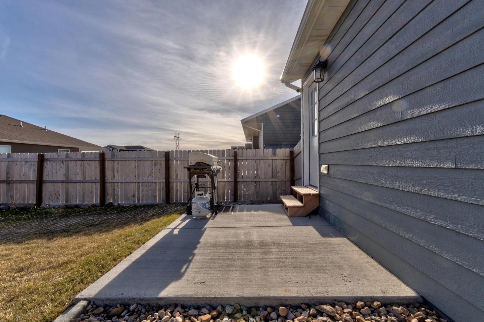 Family Friendly, Locally Owned, On A Hill! Holiday home