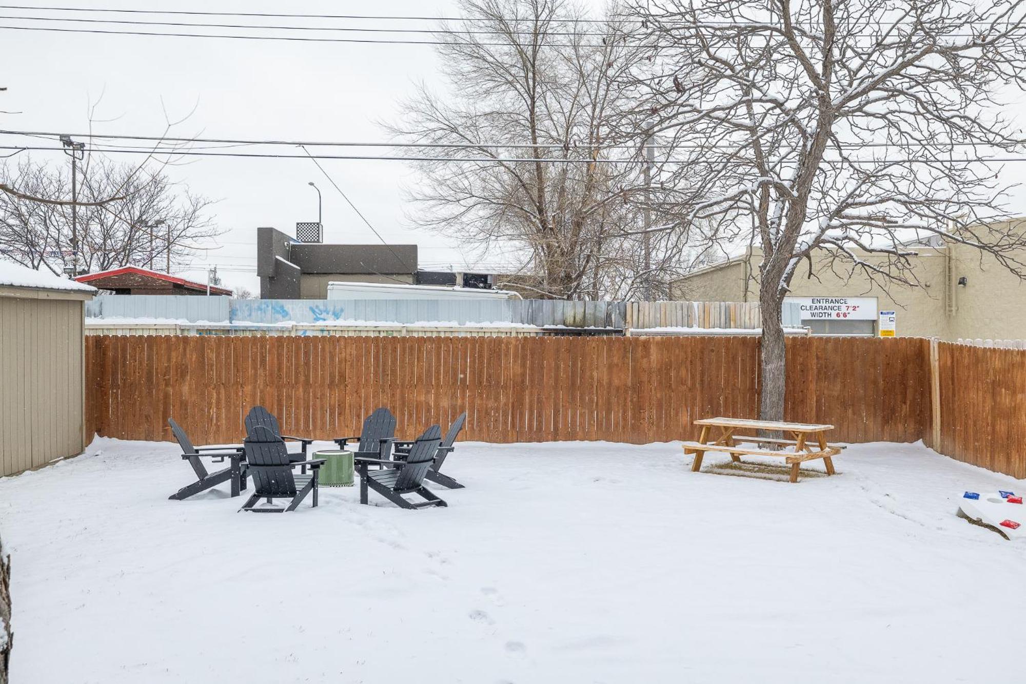 Centrally Located Fire-pit Large Private Backyard * Rapid City