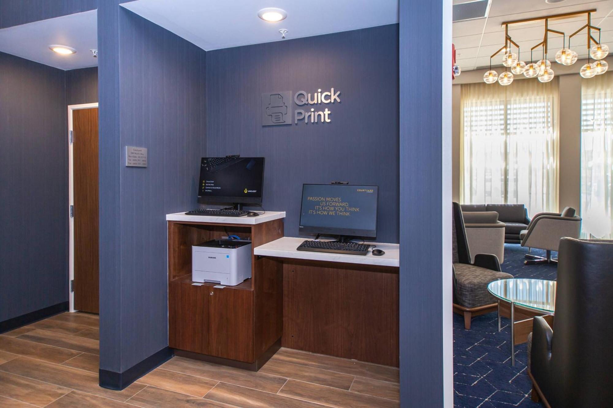 Hotel Courtyard By Marriott Rapid 3*