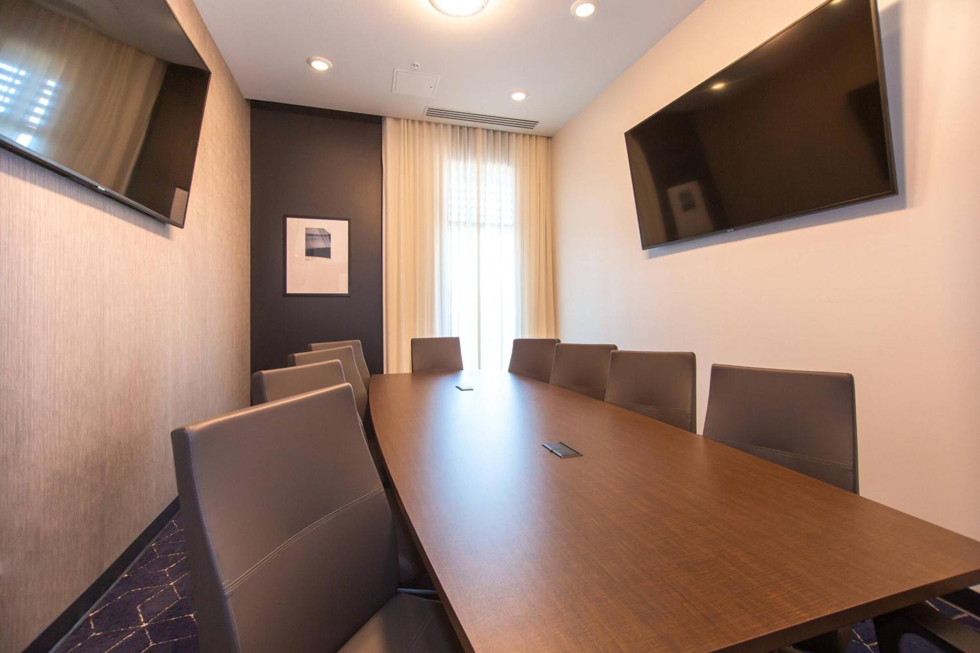 Courtyard By Marriott Rapid 3*