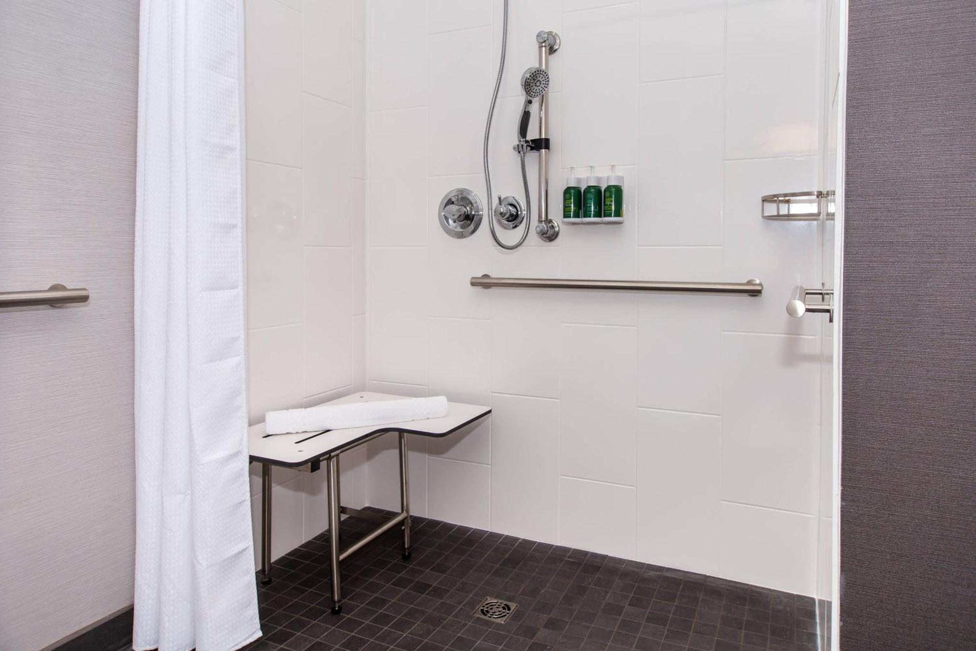 Hotel Courtyard By Marriott Rapid 3*