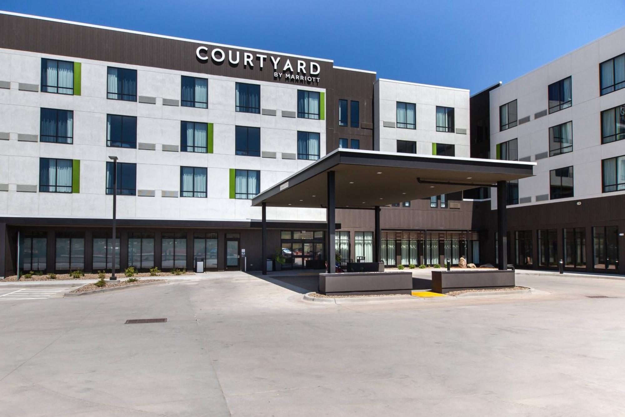 Courtyard By Marriott Rapid Hotel