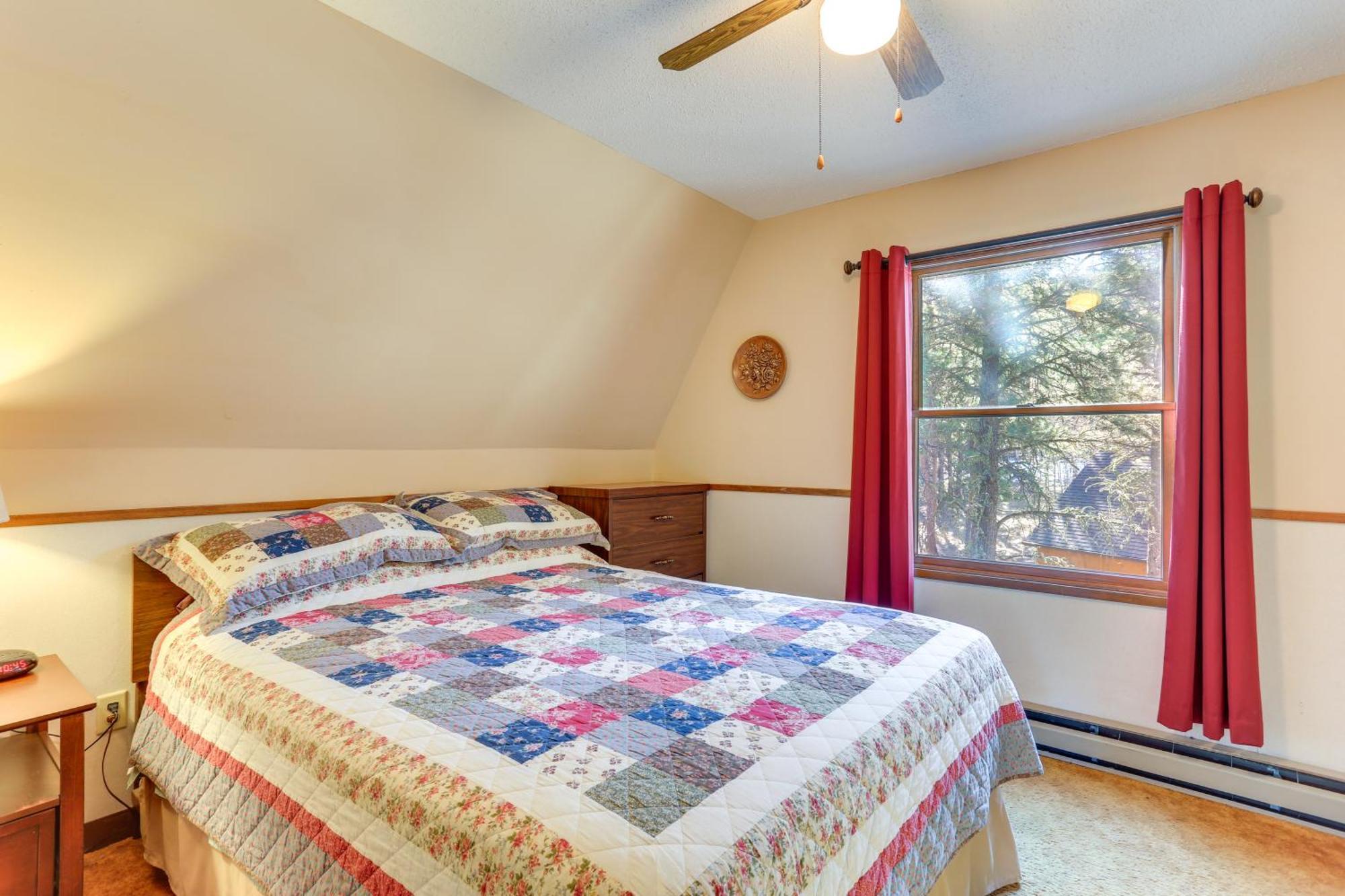 Cozy Black Hills Nature Retreat With Private Deck! Holiday home