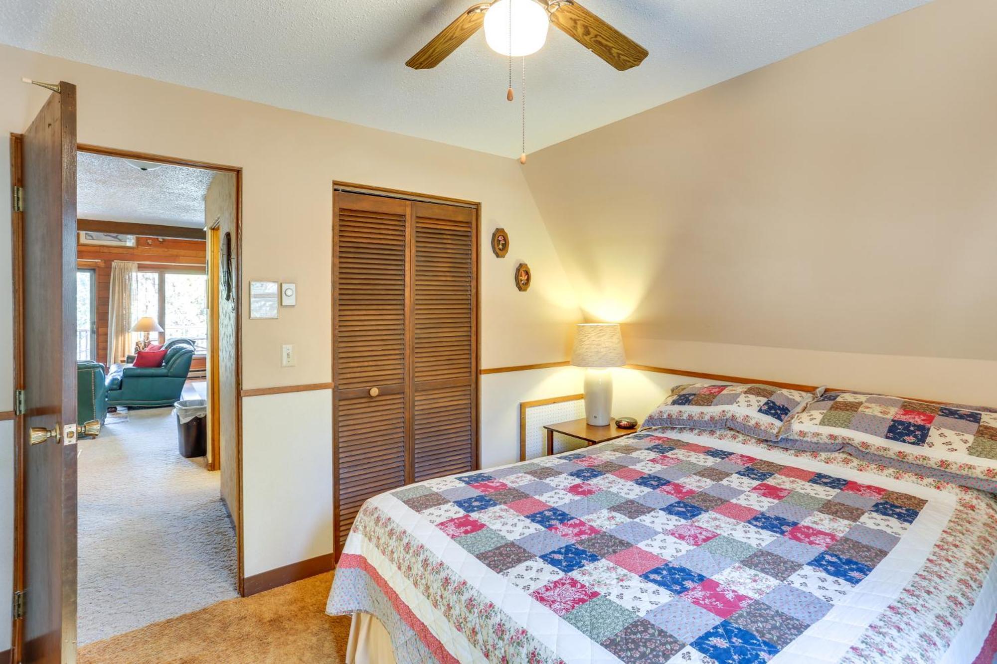 Holiday home Cozy Black Hills Nature Retreat With Private Deck!
