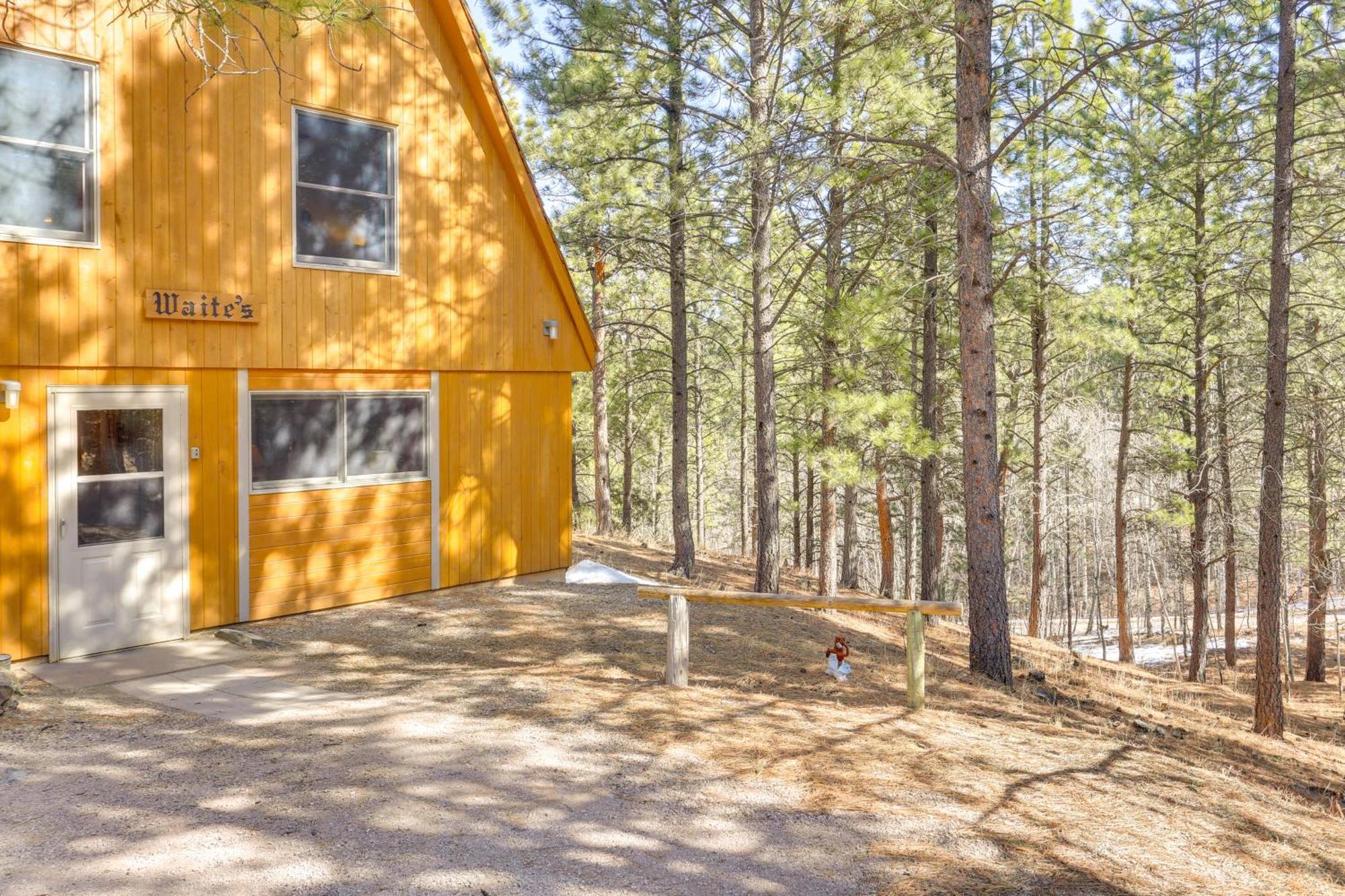 Cozy Black Hills Nature Retreat With Private Deck! Holiday home *
