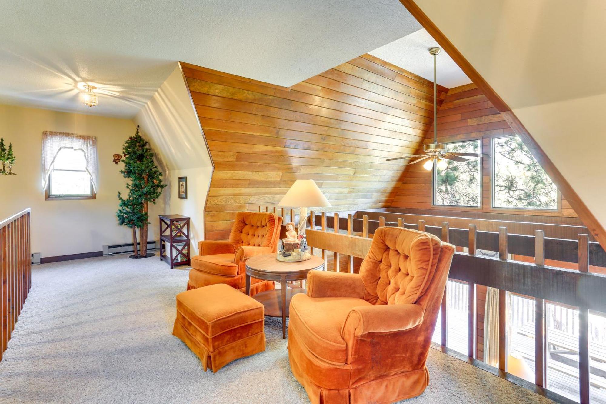 Cozy Black Hills Nature Retreat With Private Deck!