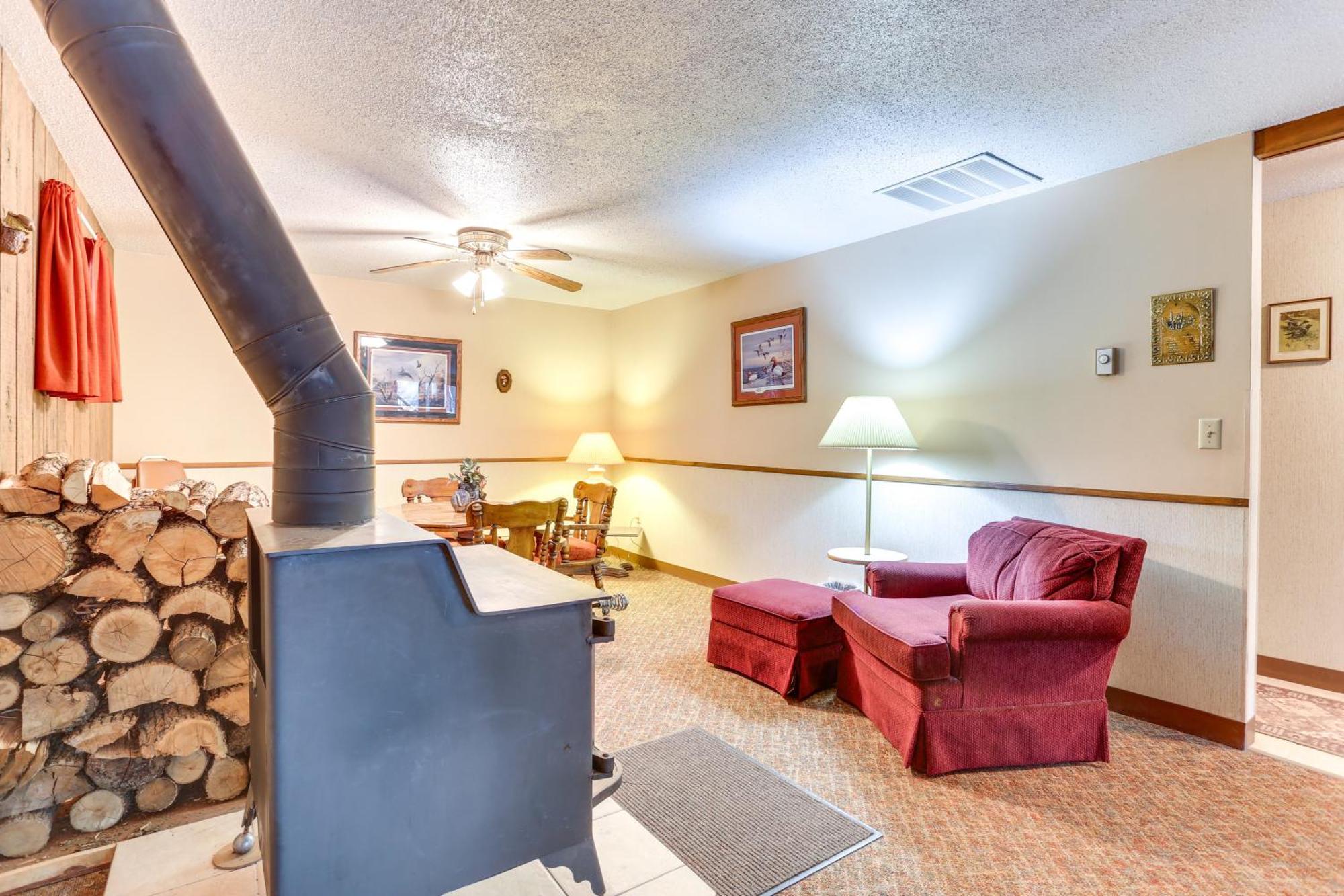 Holiday home Cozy Black Hills Nature Retreat With Private Deck!