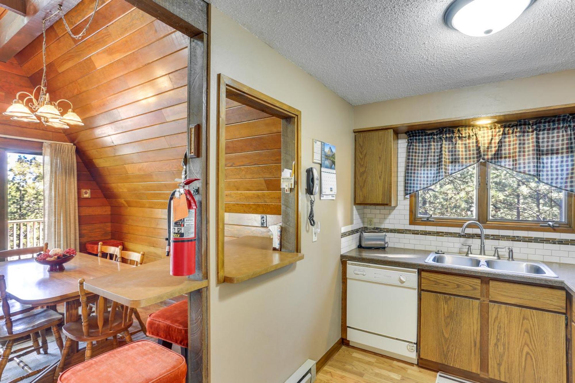 Cozy Black Hills Nature Retreat With Private Deck! *