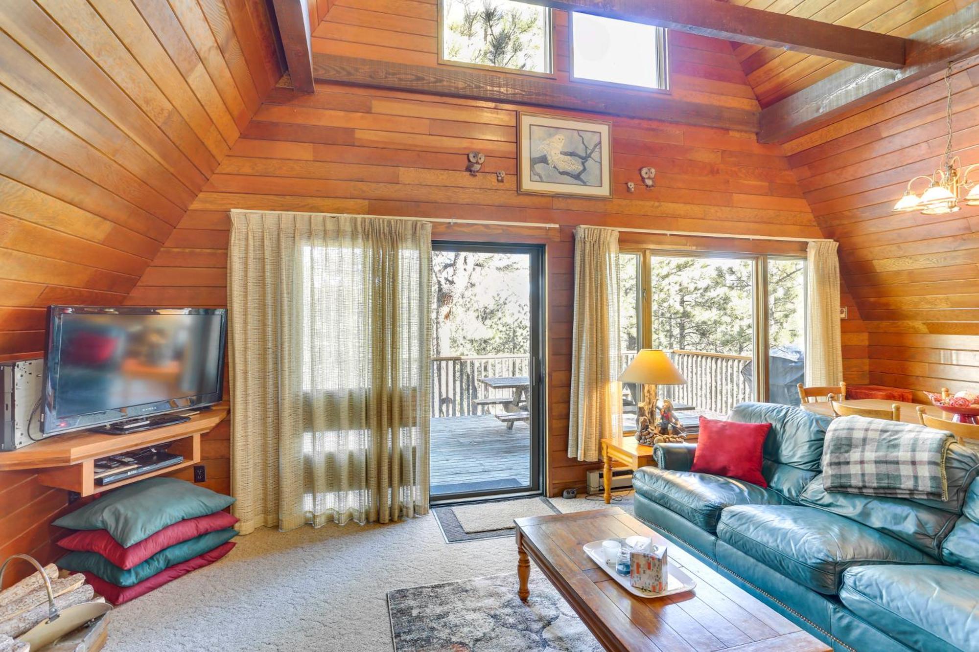 Cozy Black Hills Nature Retreat With Private Deck! Holiday home