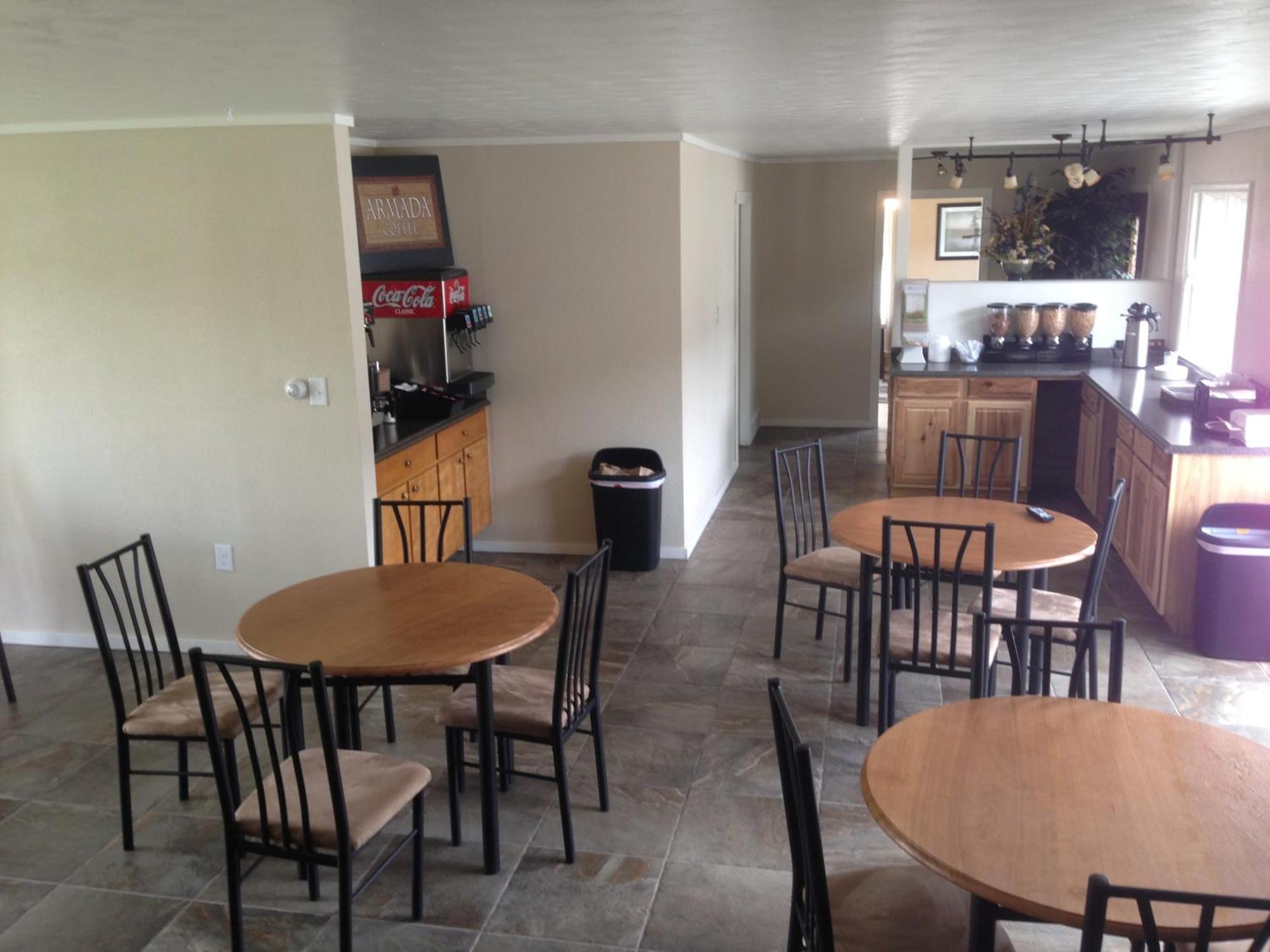 Town House Motel 2*