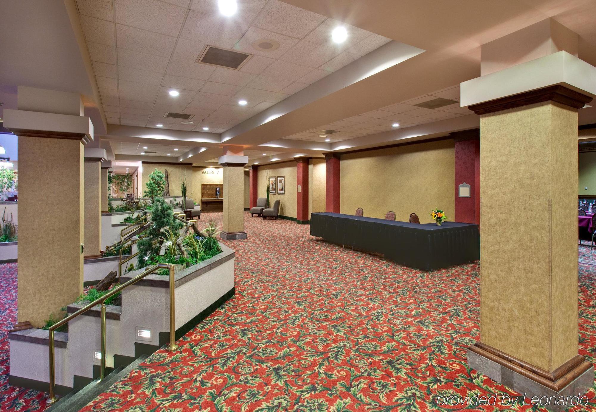 Hotel Doubletree By Hilton Rapid Downtown Convention Center 3*