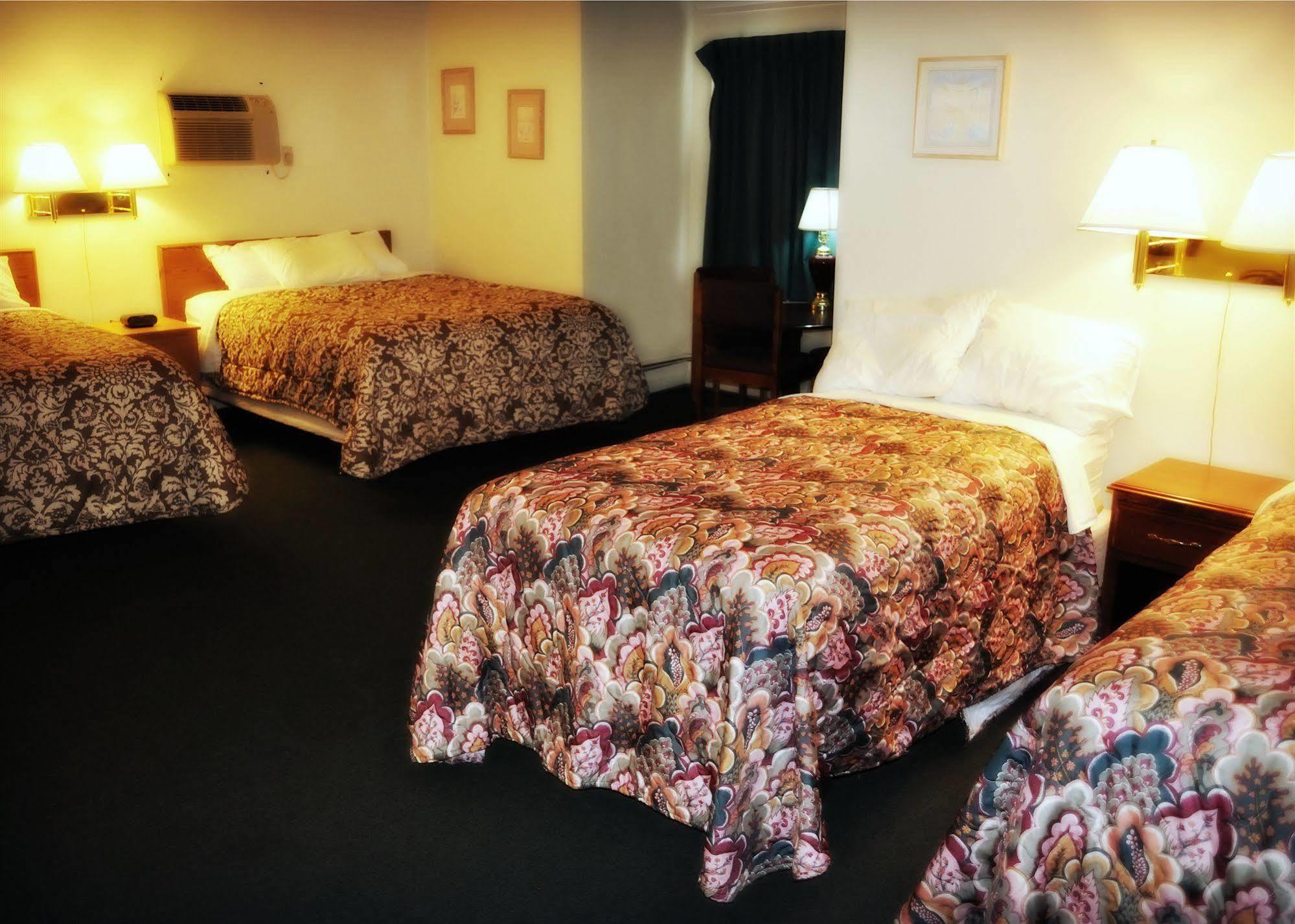 Town House Motel 2*