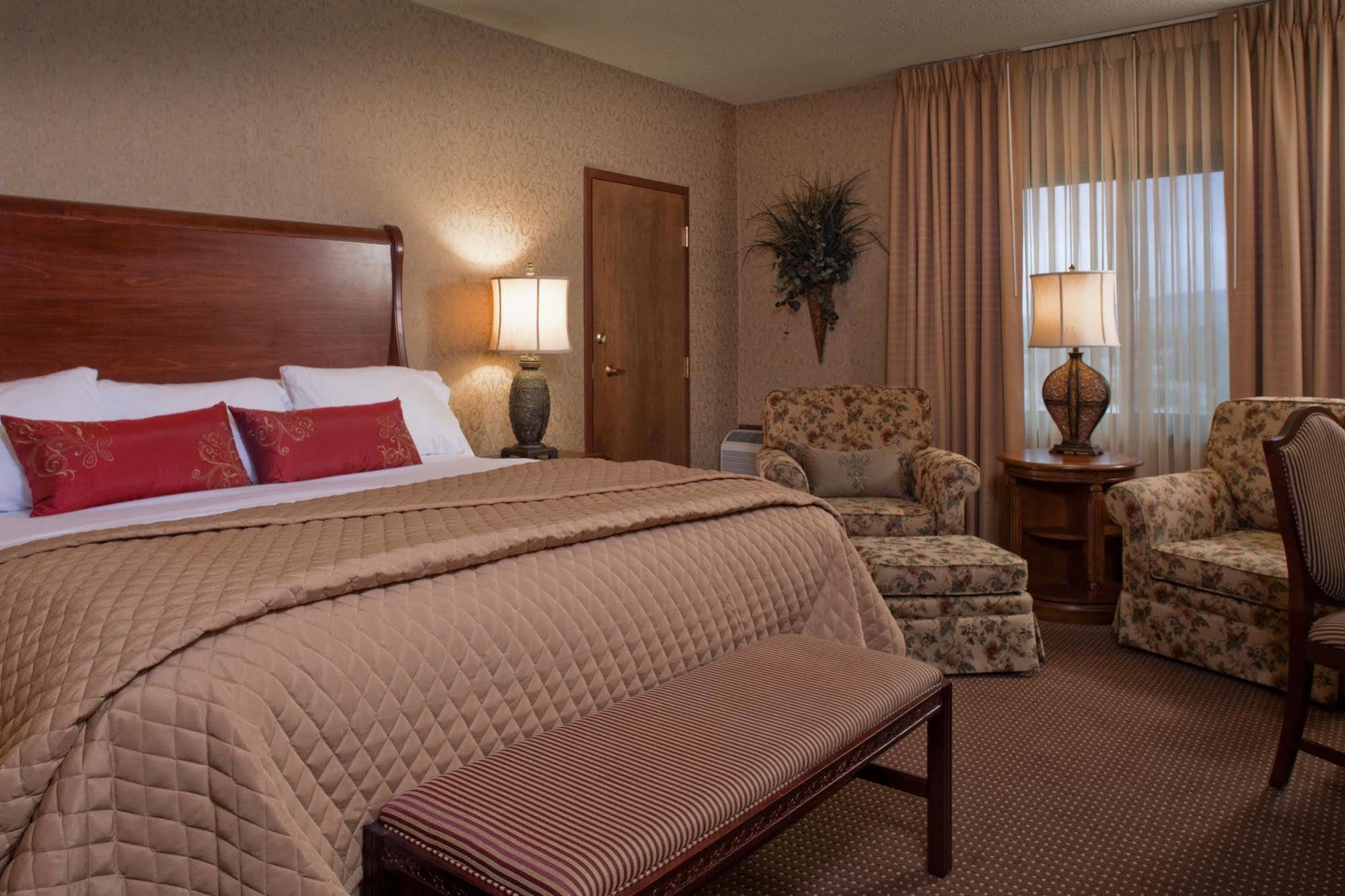 Grand Gateway Hotel 3*