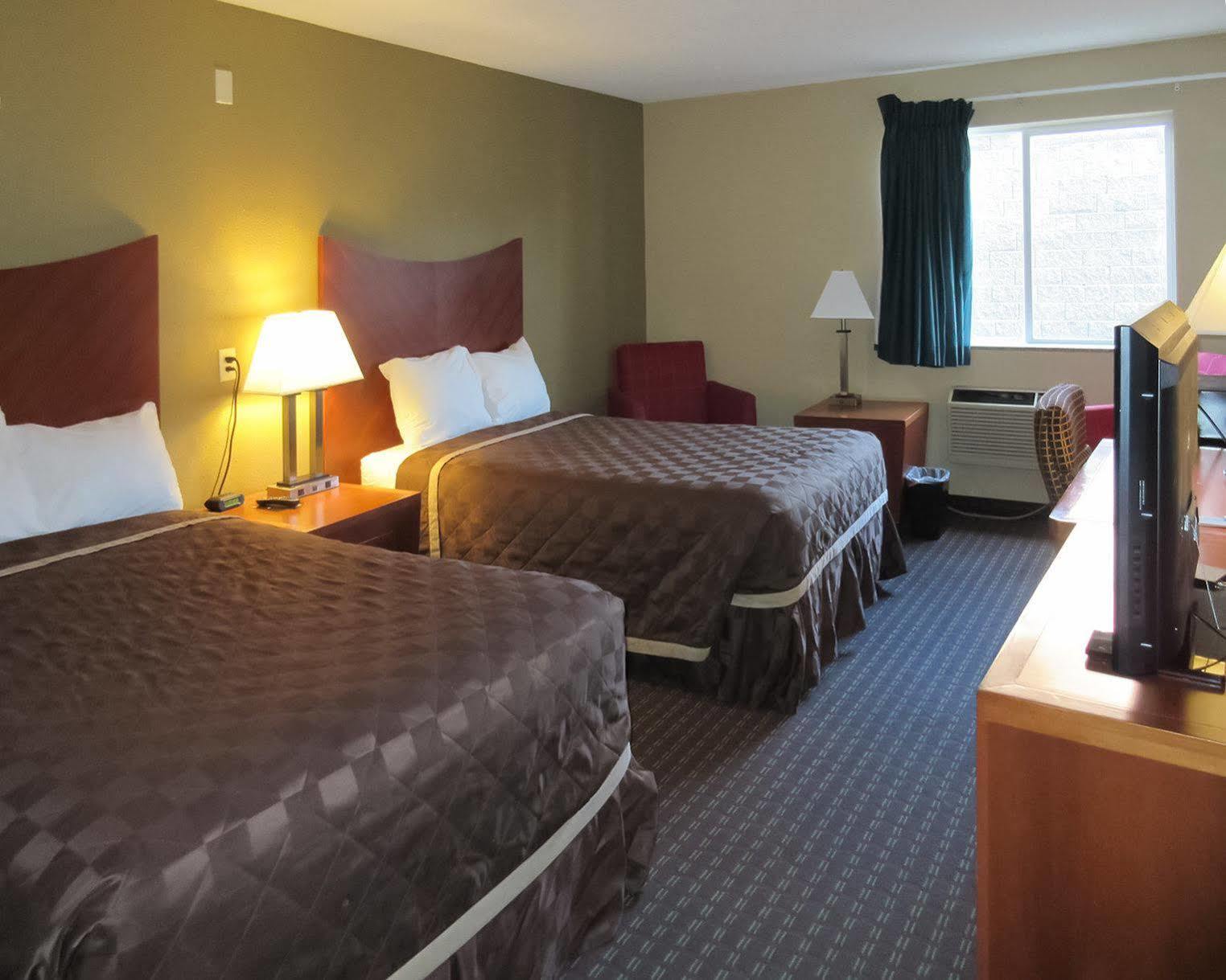 Dakota Pines Hotel