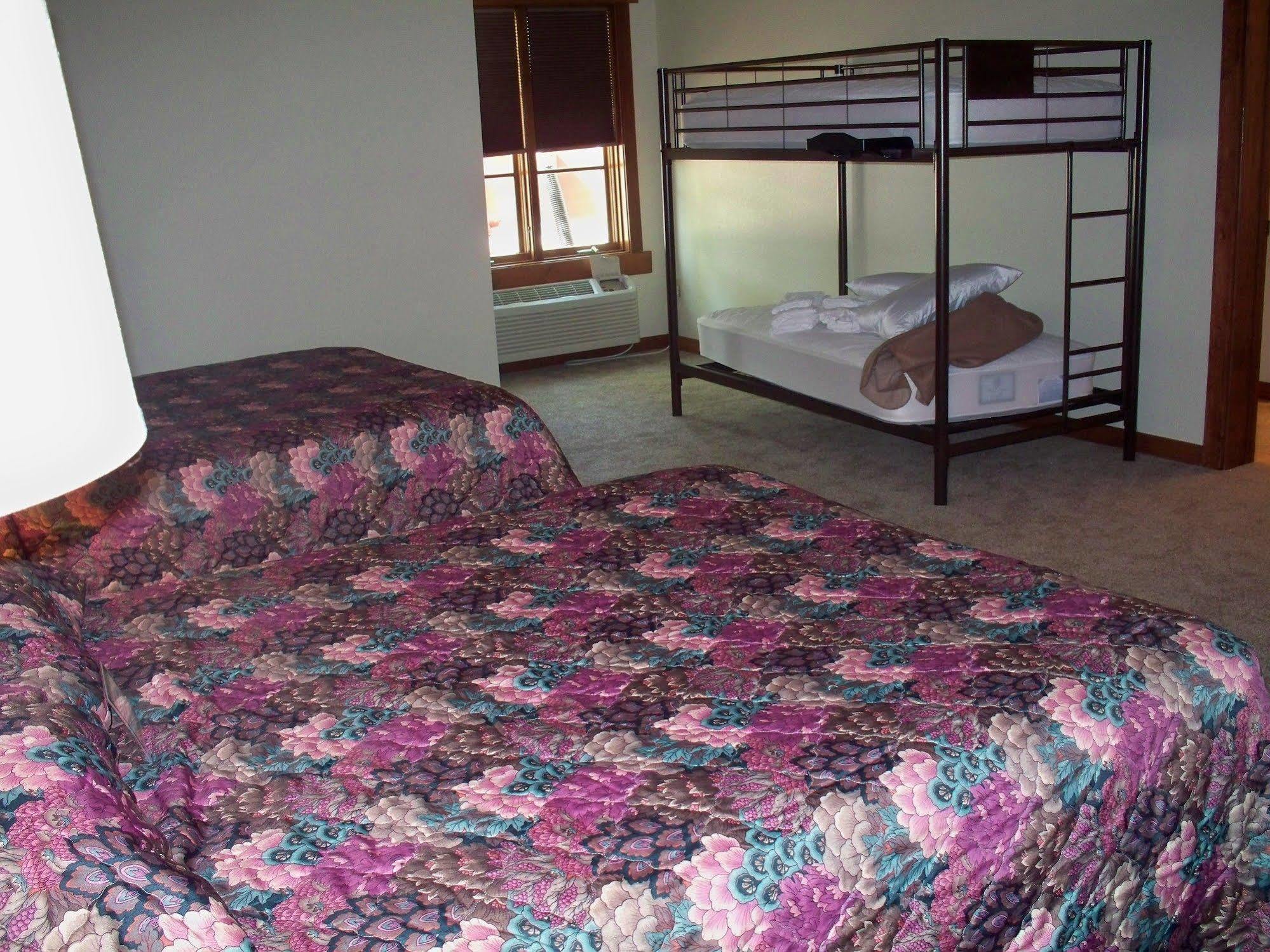 Hotel Canyon Lake Rapid City