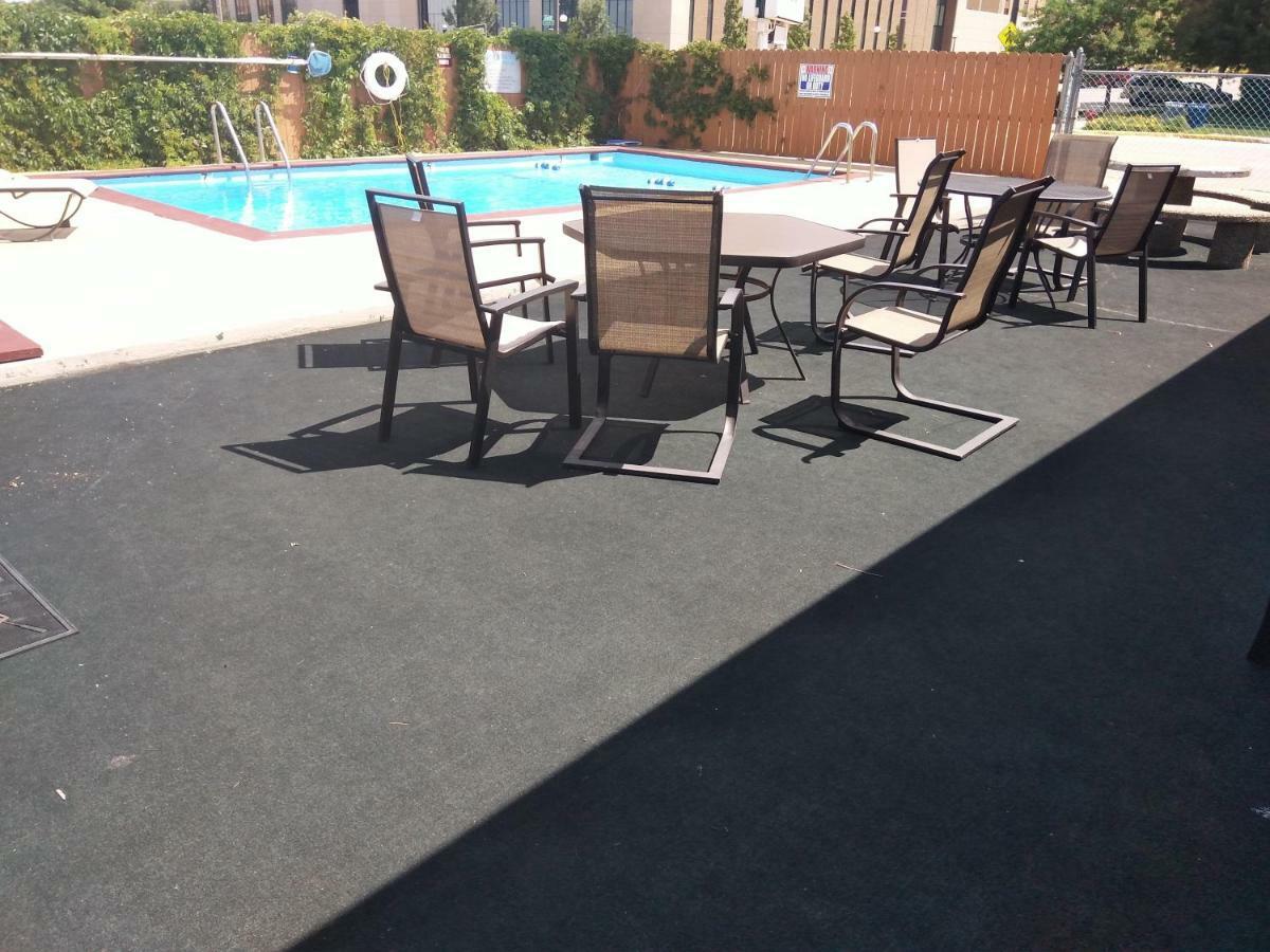 Town House Motel 2*