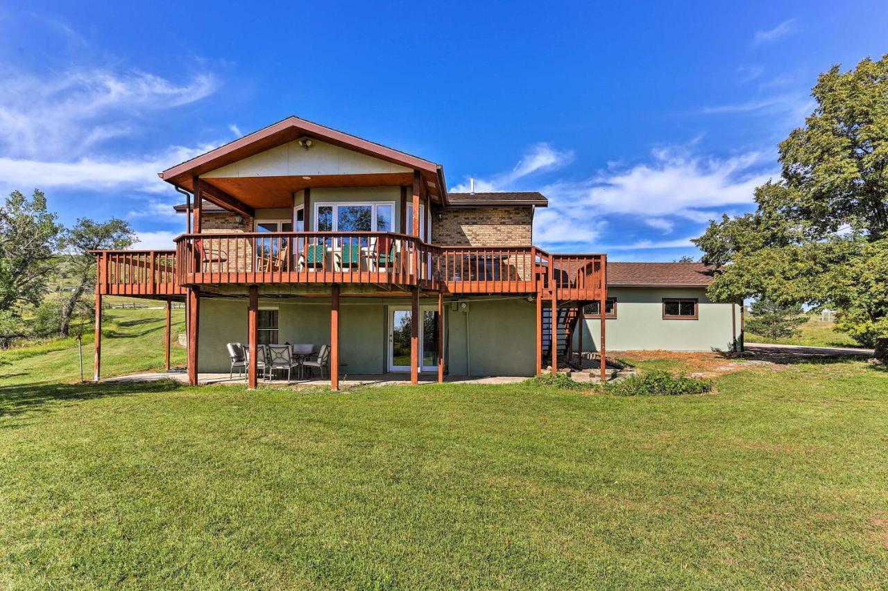 Rapid Vacation With Wraparound Deck! Holiday home Rapid City