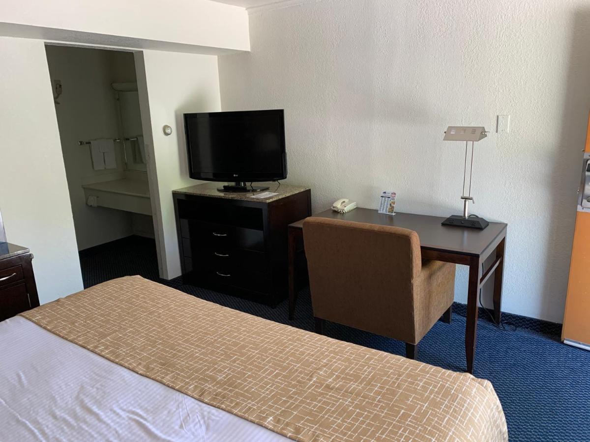 Travelodge By Wyndham Rapid 2*
