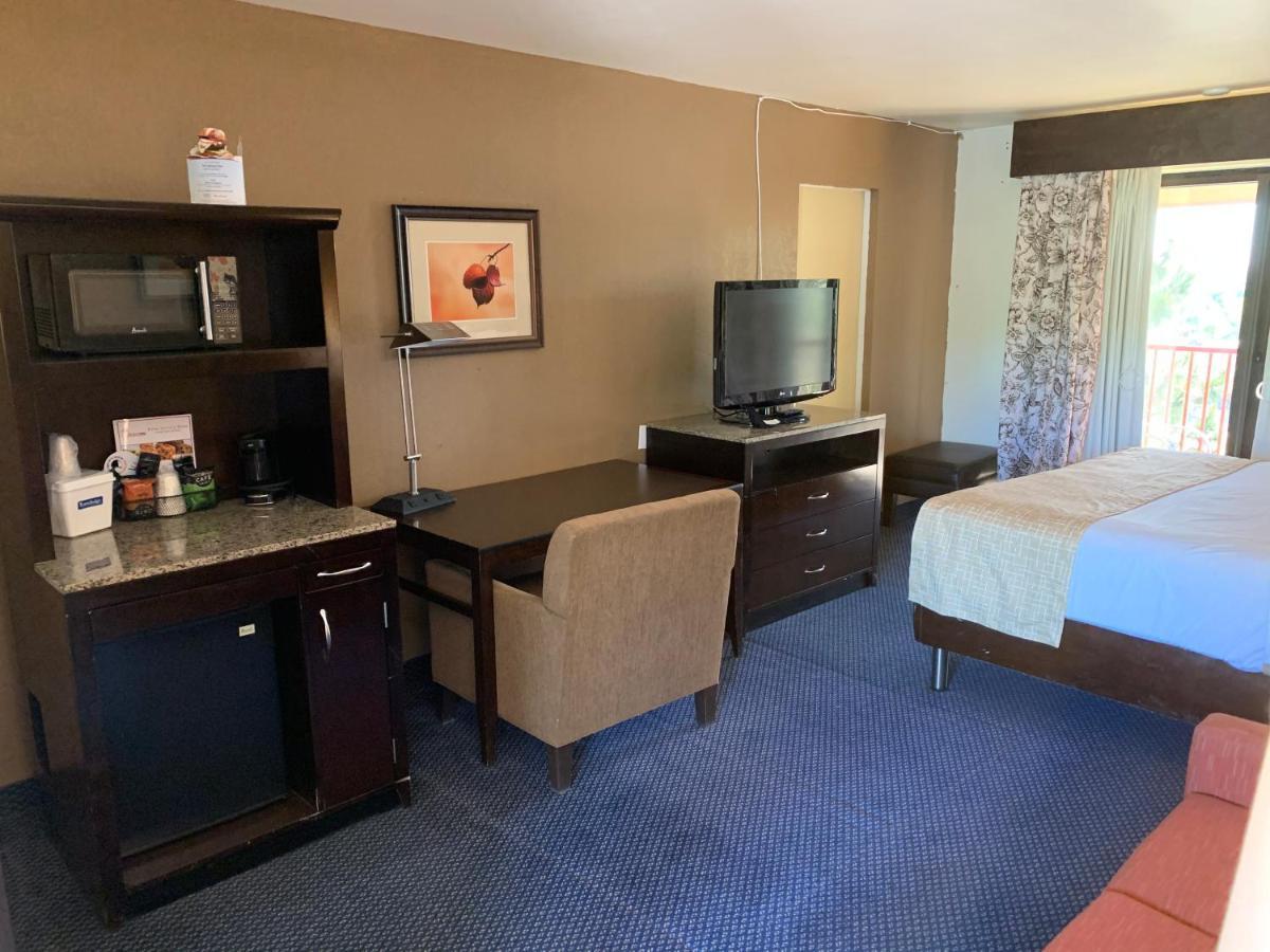 Travelodge By Wyndham Rapid 2*