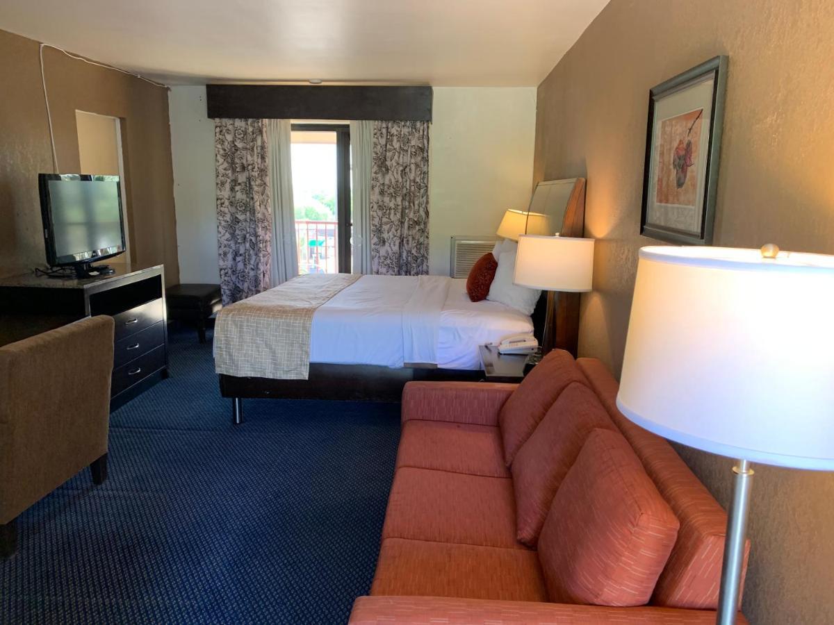 Travelodge By Wyndham Rapid Hotel