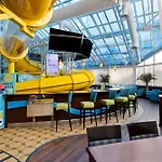 La Quinta Inn And Suites By Wyndham At Watiki Waterpark