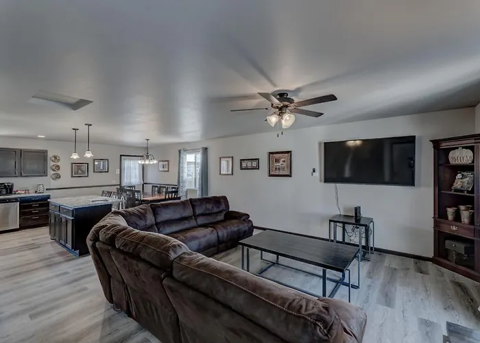 Family Friendly, Locally Owned, Home On A Hill!