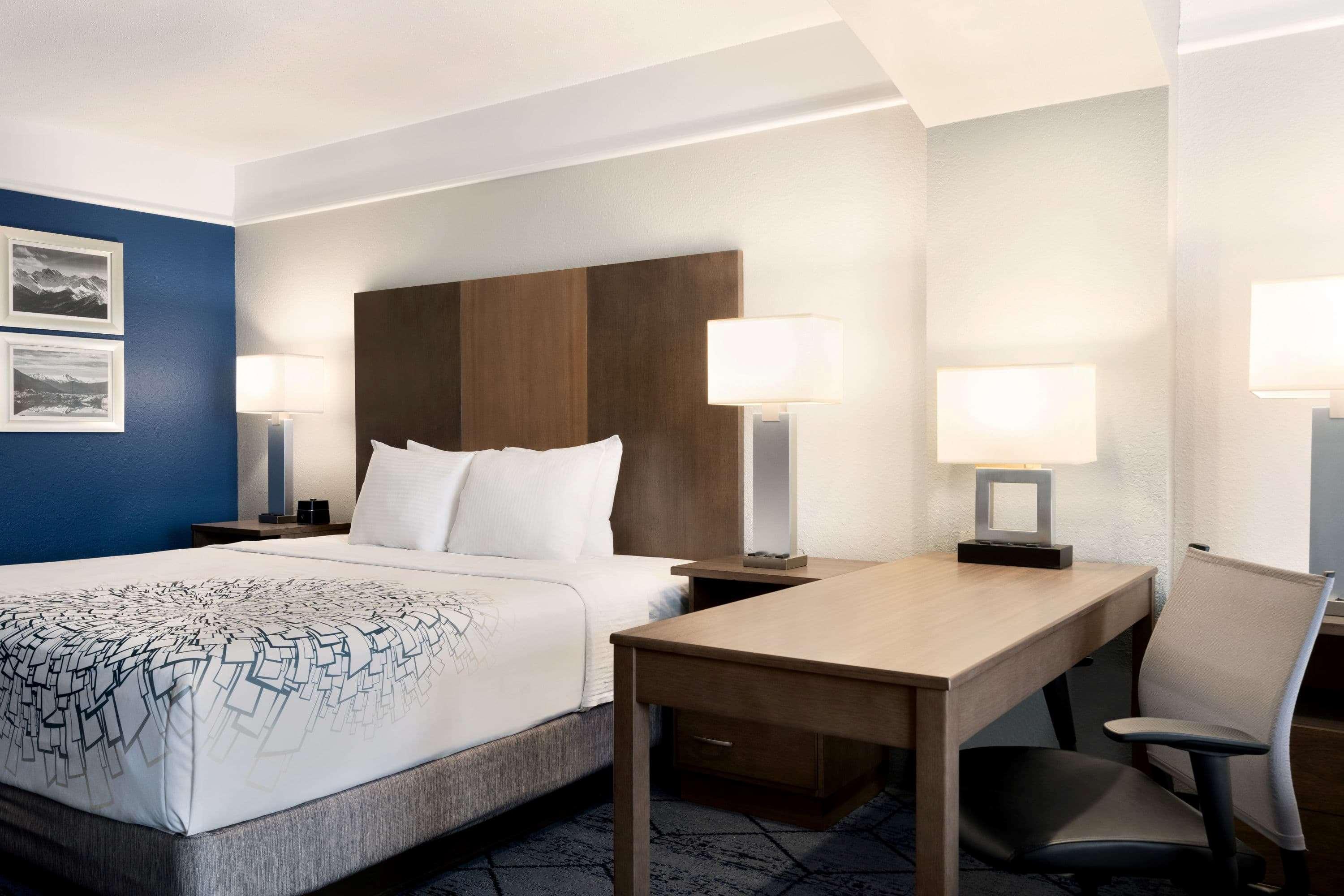 La Quinta And By Wyndham At Watiki Waterpark 3*