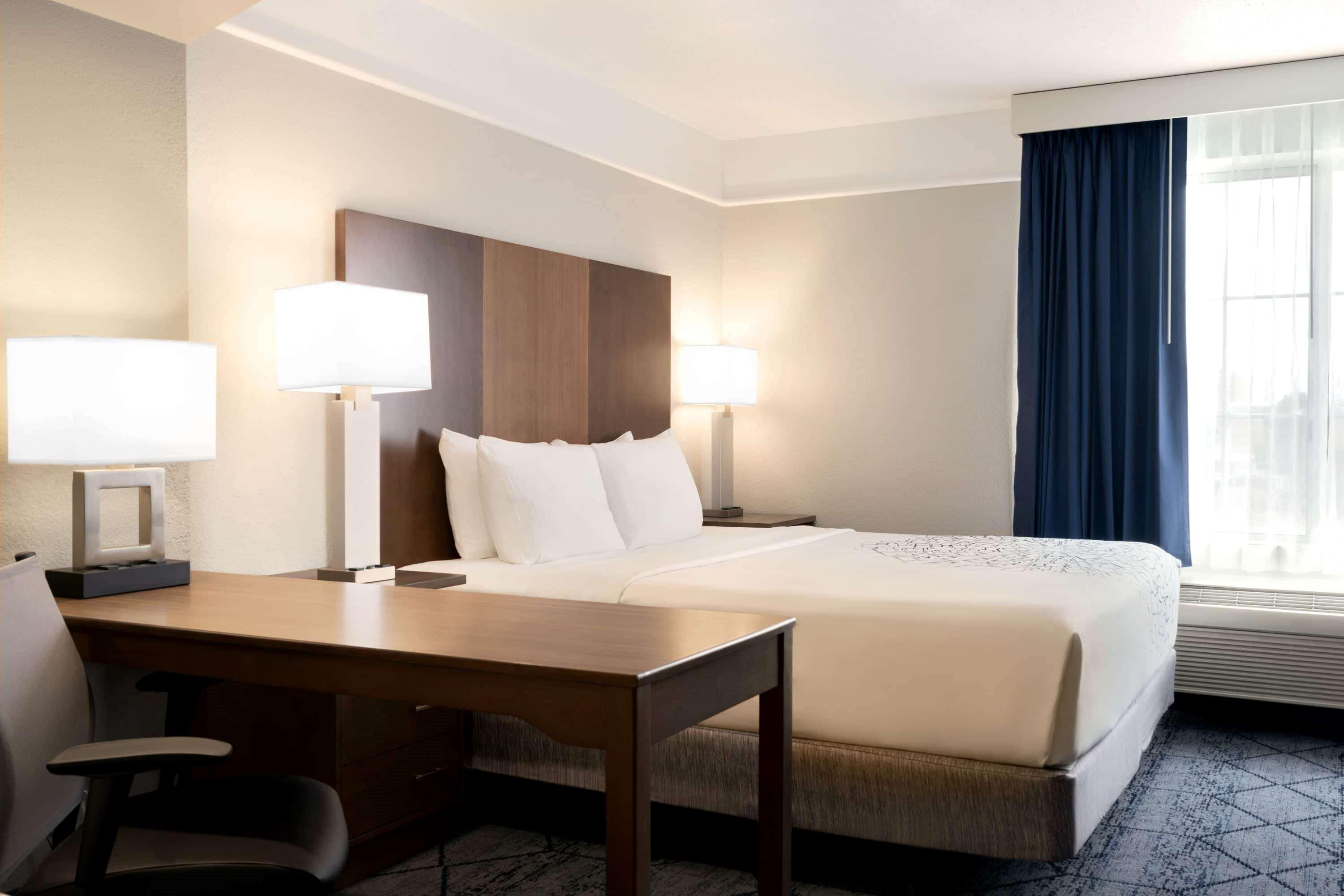 La Quinta And By Wyndham At Watiki Waterpark Hotel
