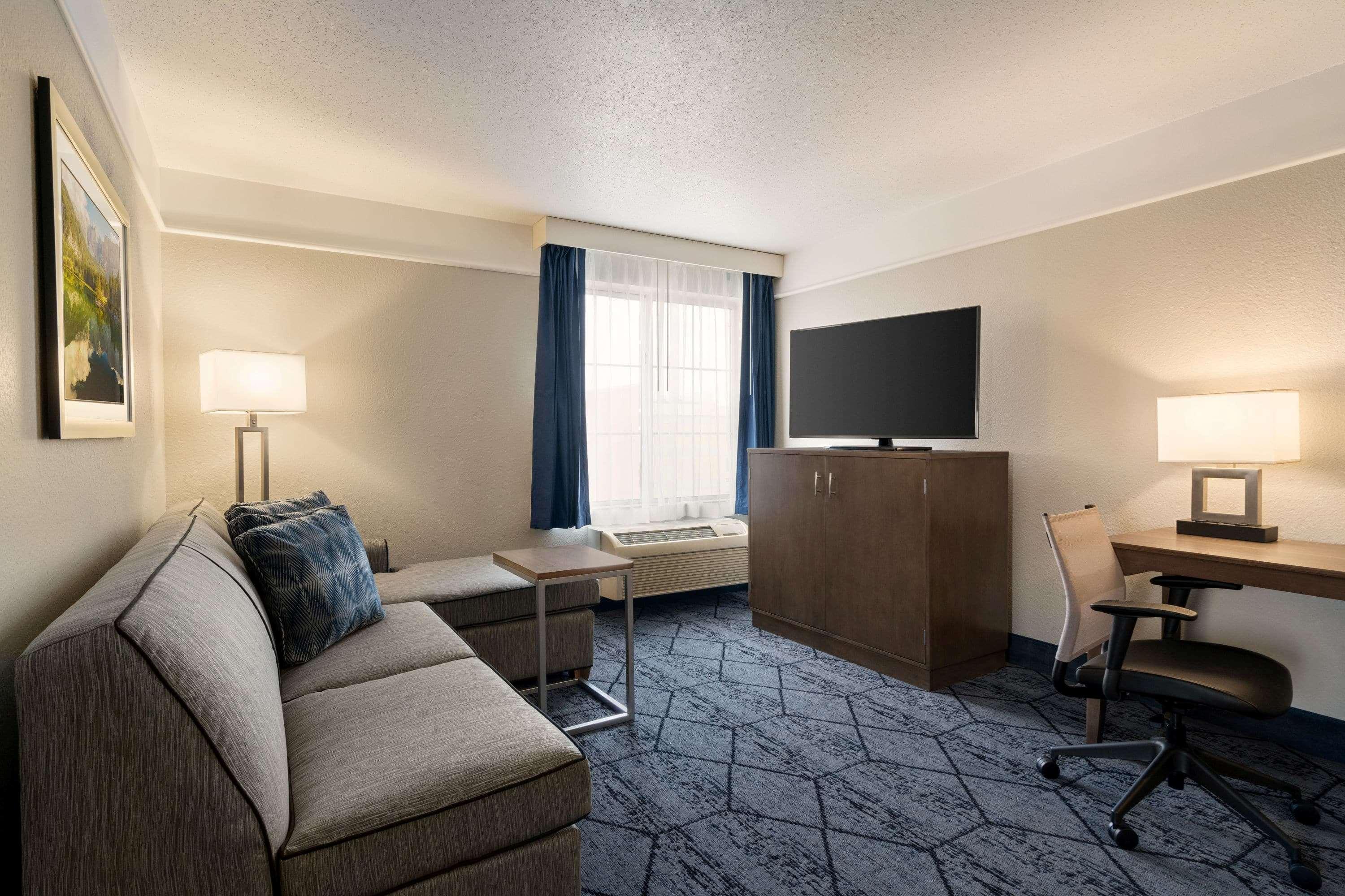 La Quinta And By Wyndham At Watiki Waterpark Rapid City