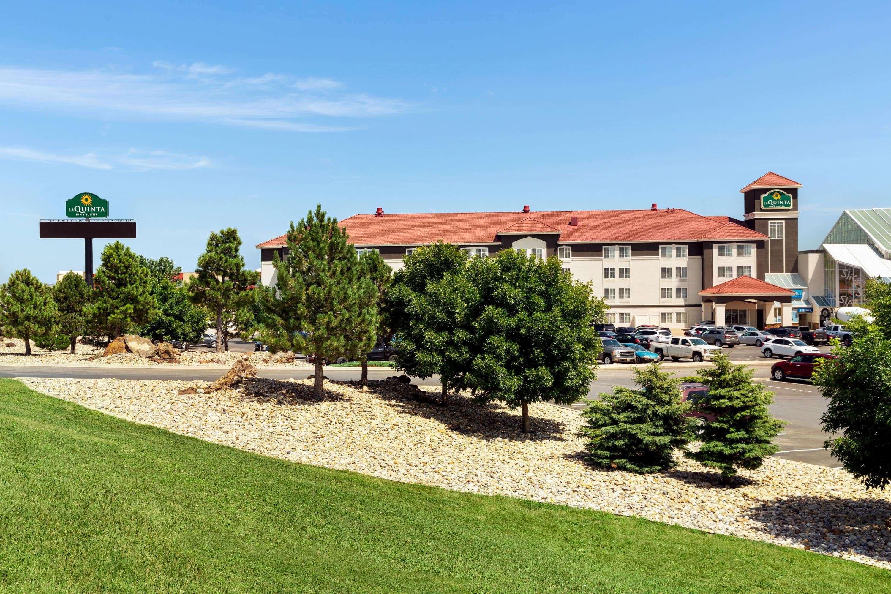 La Quinta And By Wyndham At Watiki Waterpark
