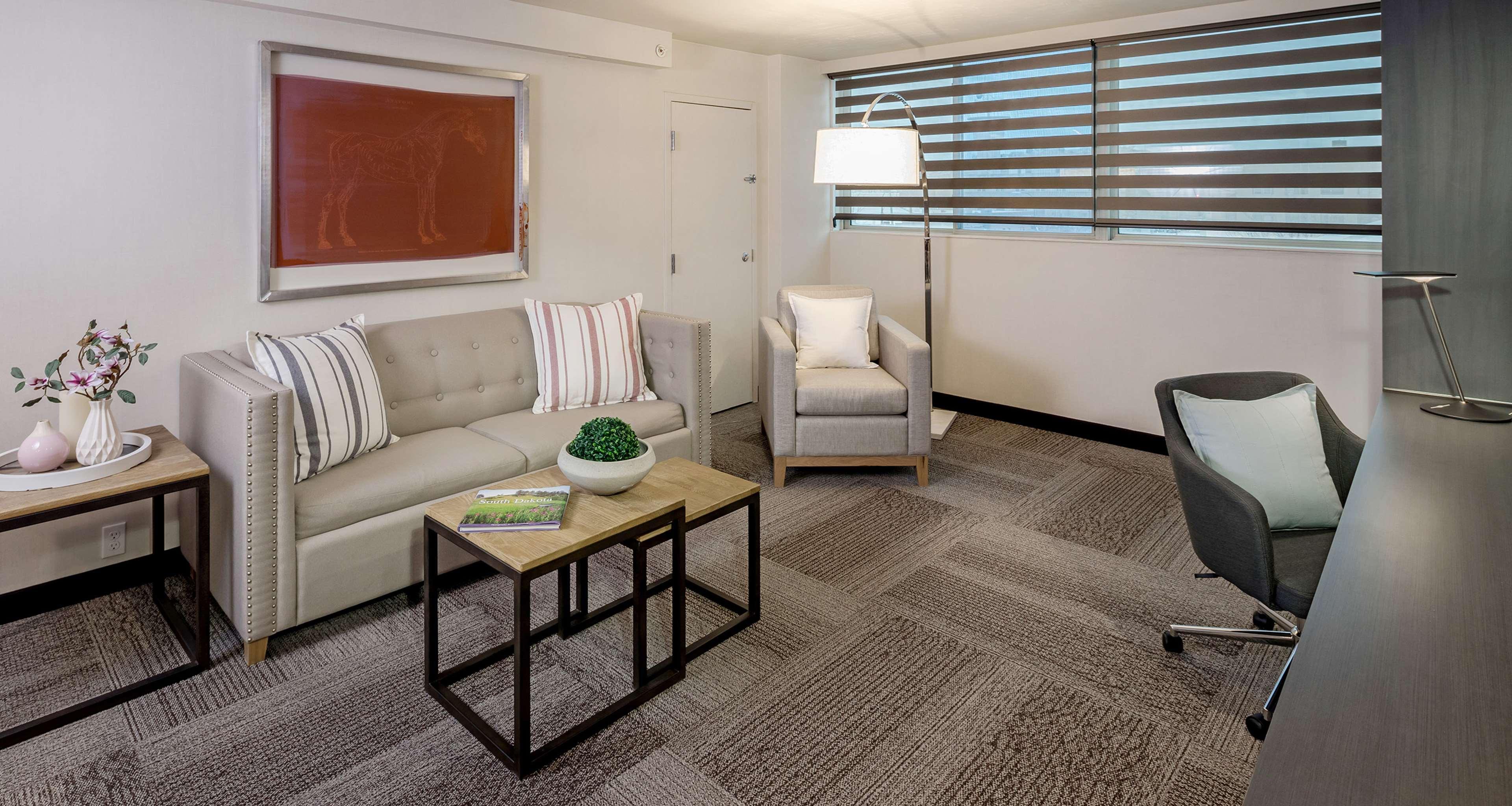 The Rushmore & Suites; Bw Premier Collection