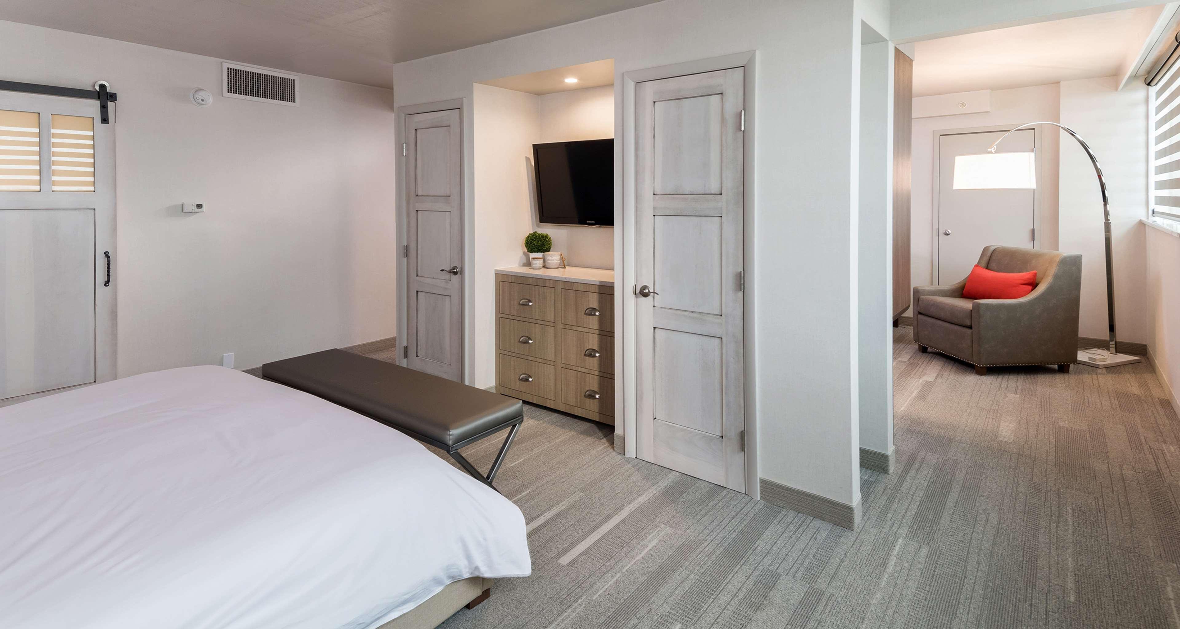 Hotel The Rushmore & Suites; Bw Premier Collection 3*
