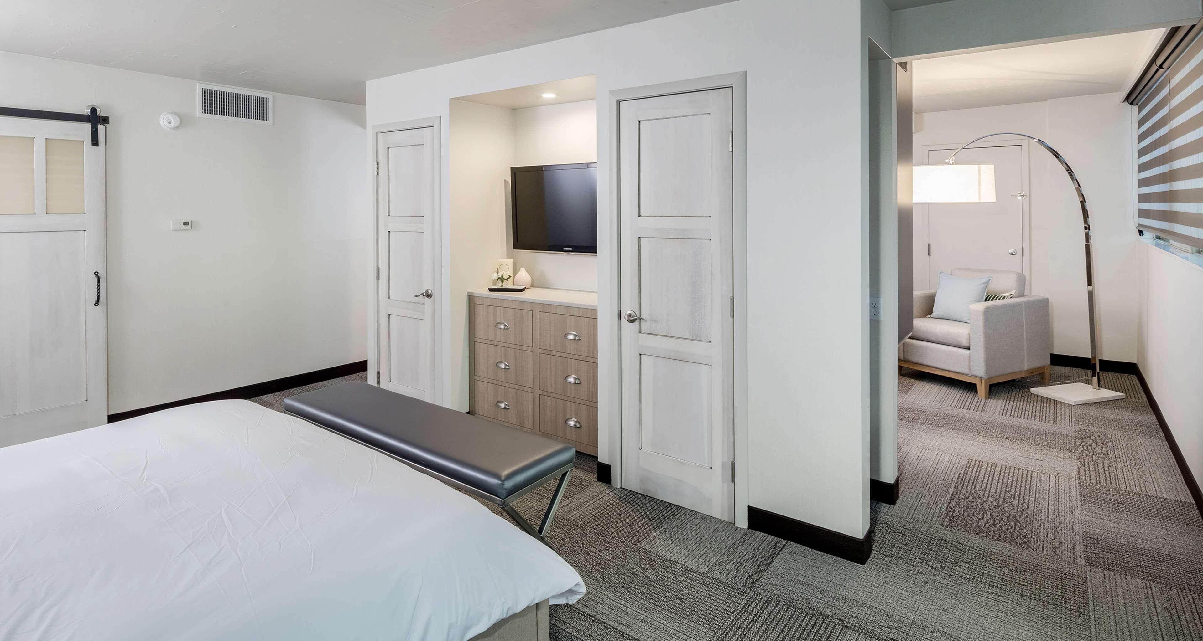 The Rushmore & Suites; Bw Premier Collection Hotel 3*