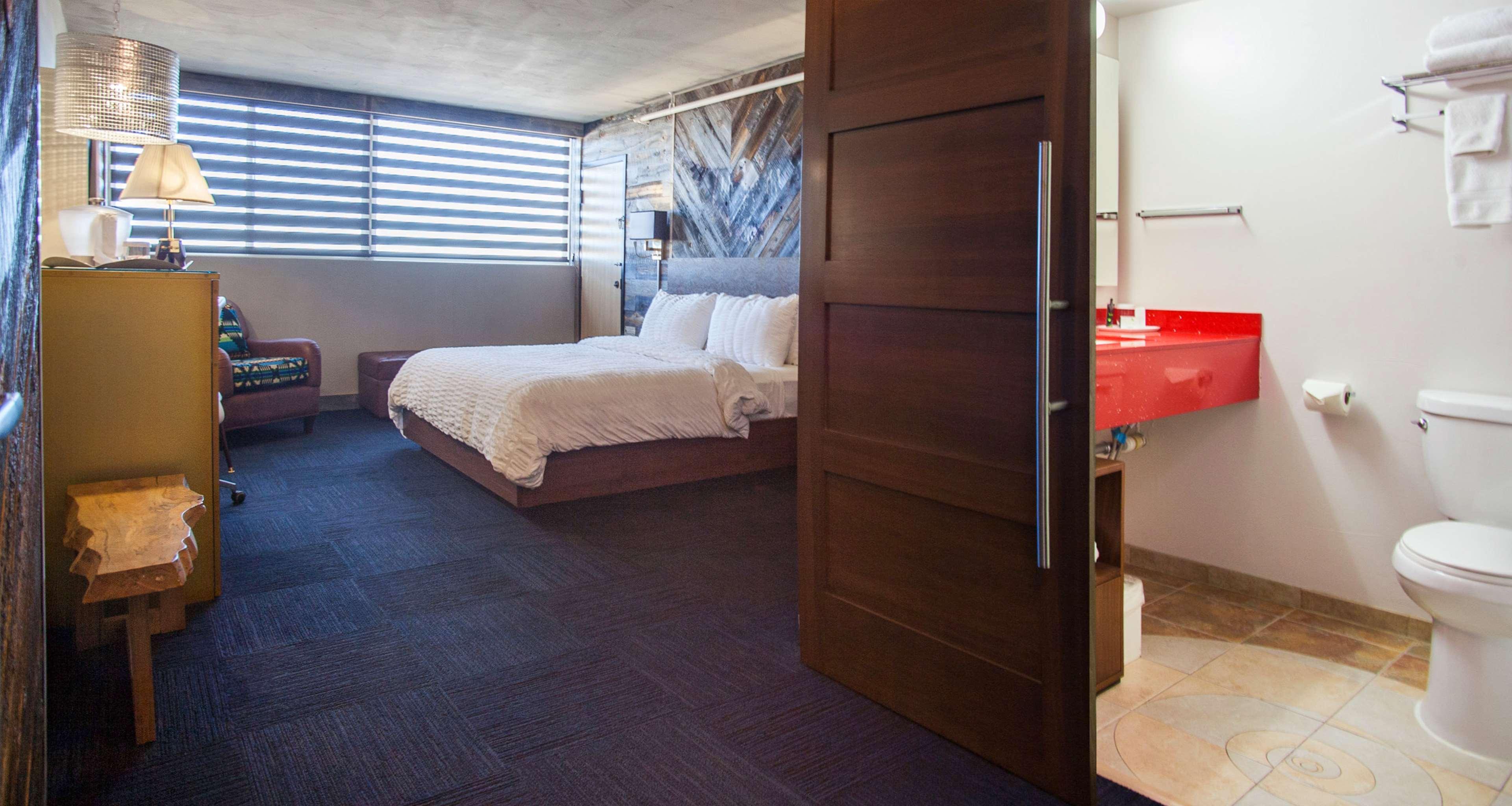 The Rushmore & Suites; Bw Premier Collection Hotel 3*