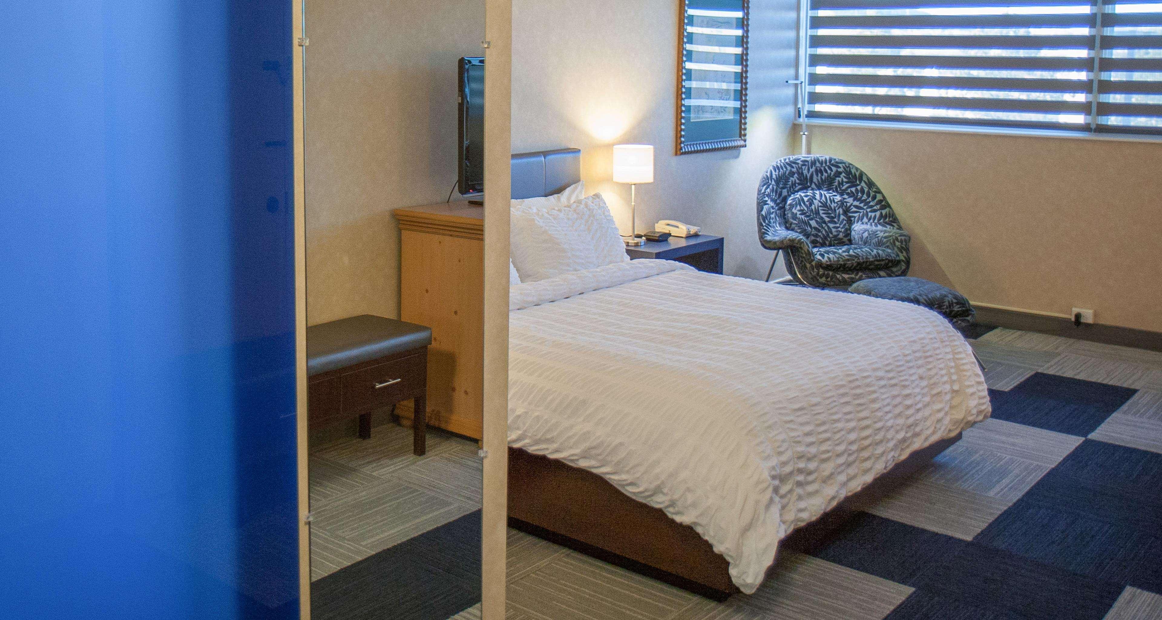 The Rushmore & Suites; Bw Premier Collection Hotel 3*
