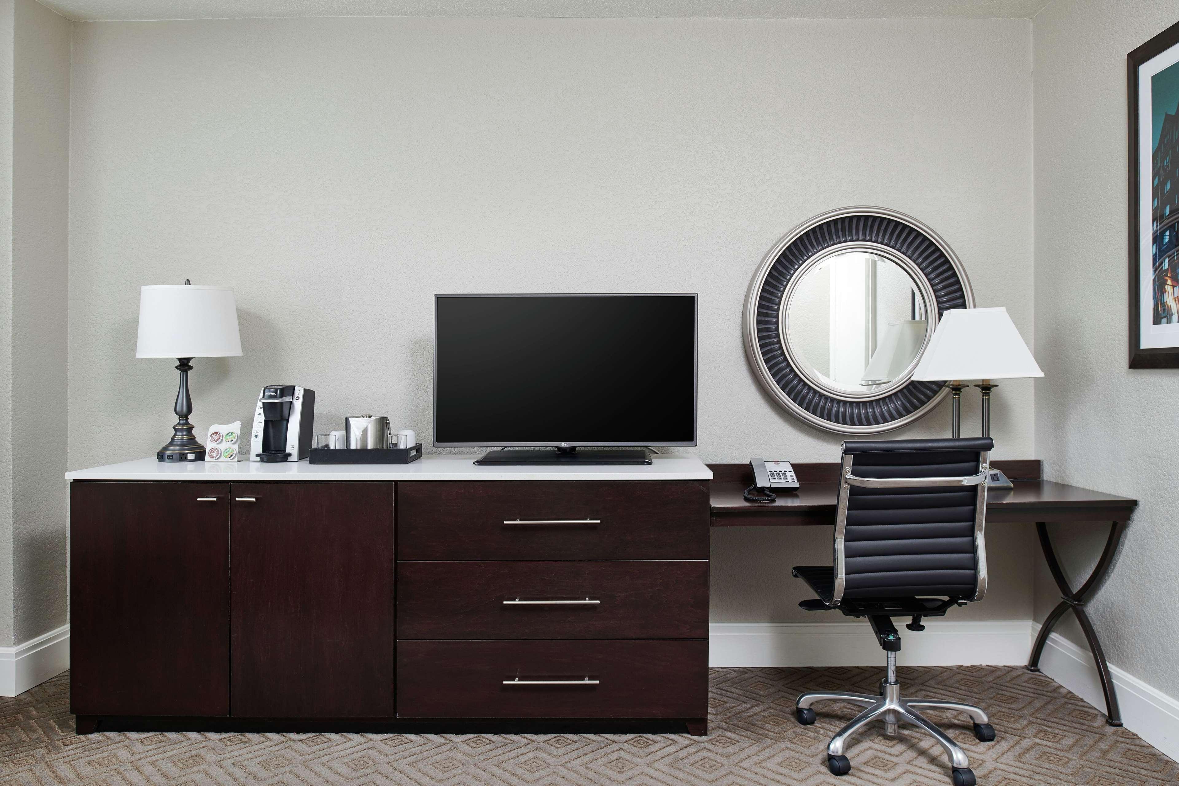 Hotel Alex Johnson Rapid City, Curio Collection By Hilton Rapid City