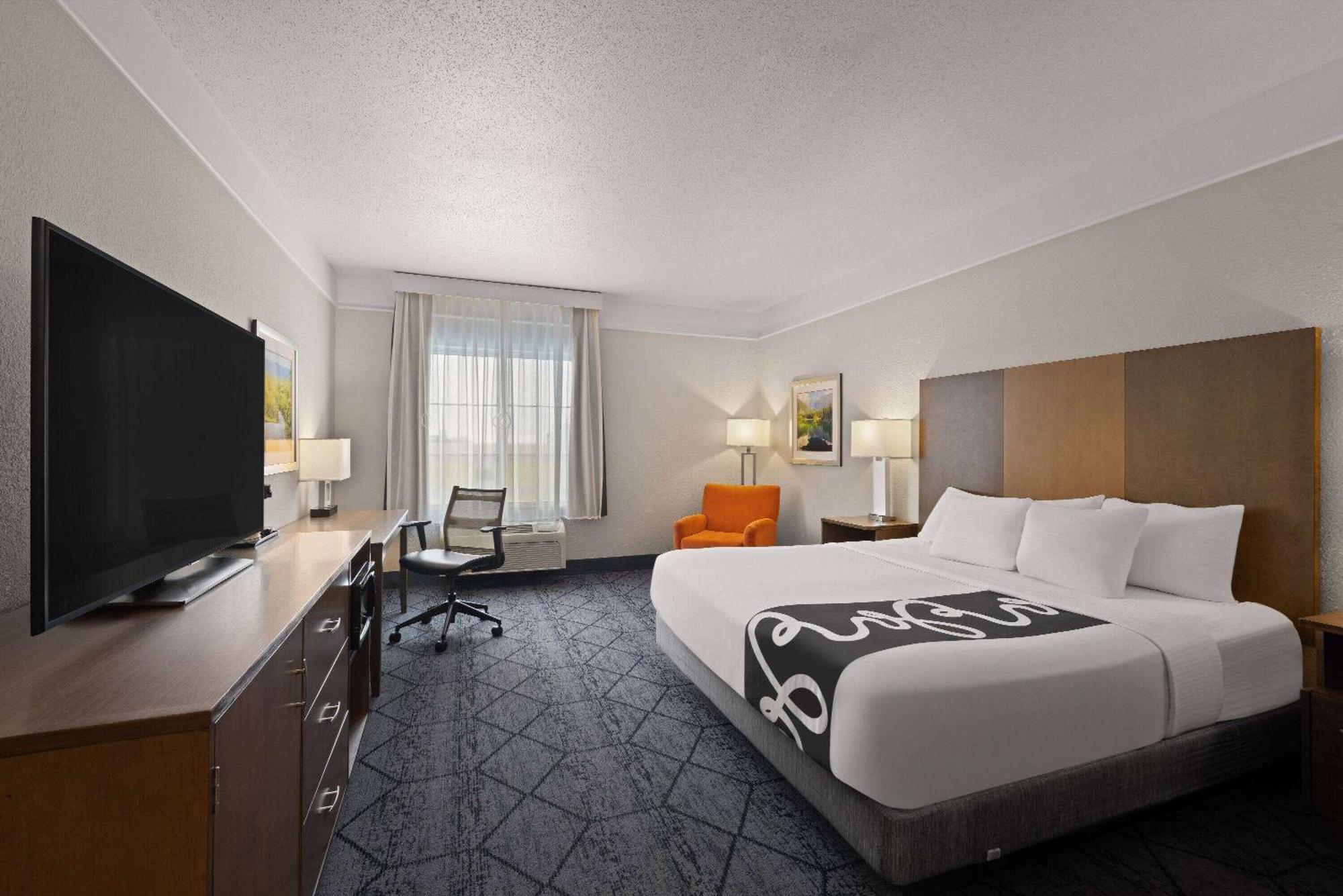 Hotel La Quinta And By Wyndham At Watiki Waterpark 3*