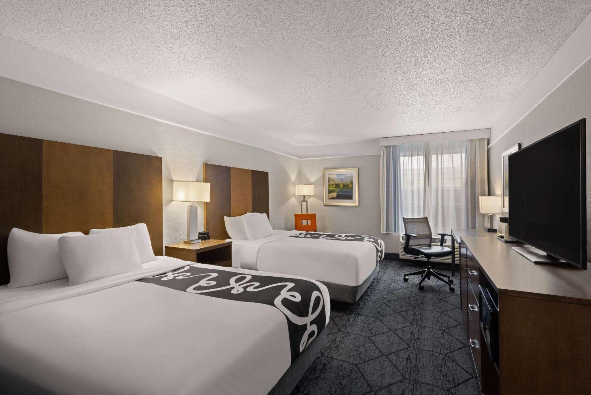 Hotel La Quinta And By Wyndham At Watiki Waterpark 3*