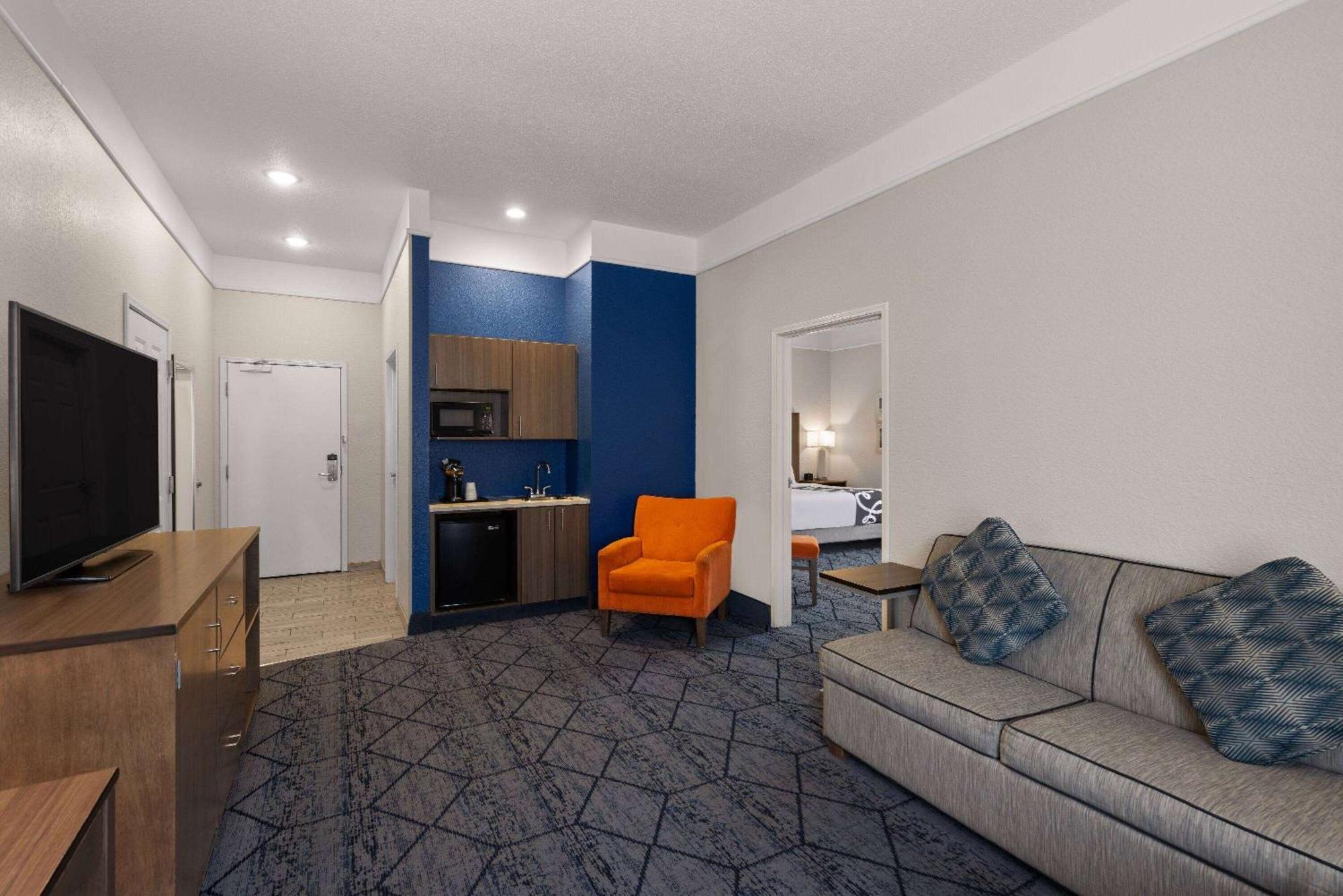 La Quinta And By Wyndham At Watiki Waterpark 3*