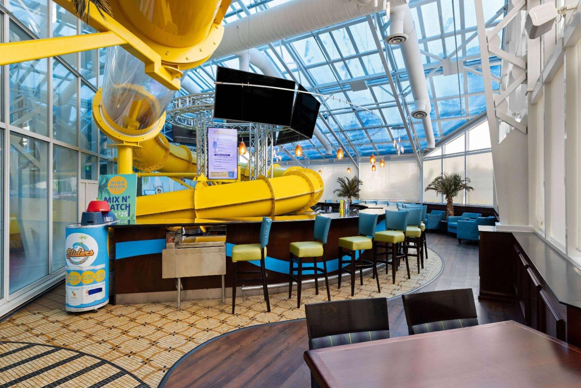 La Quinta And By Wyndham At Watiki Waterpark Hotel 3*