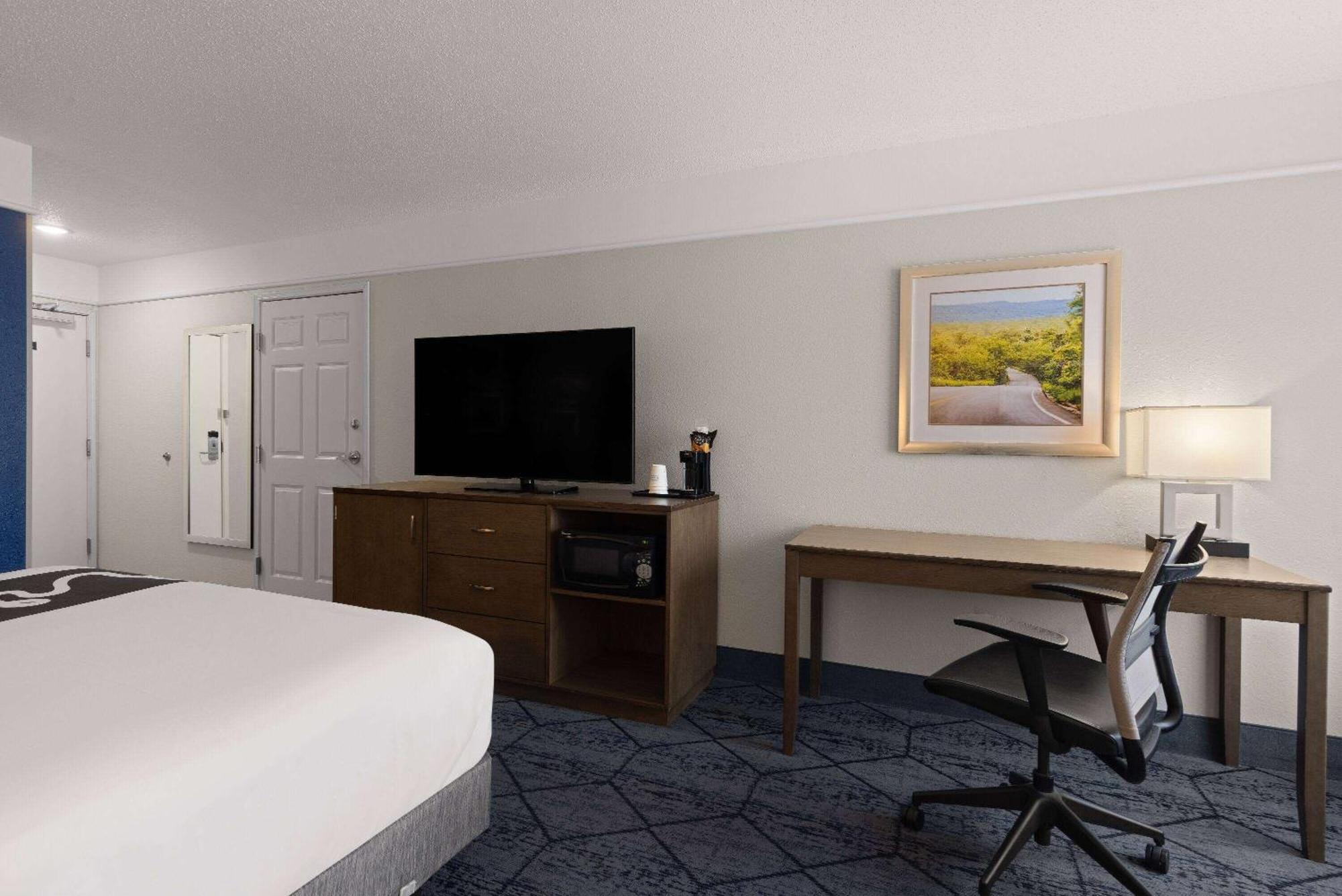 Hotel La Quinta And By Wyndham At Watiki Waterpark Rapid City