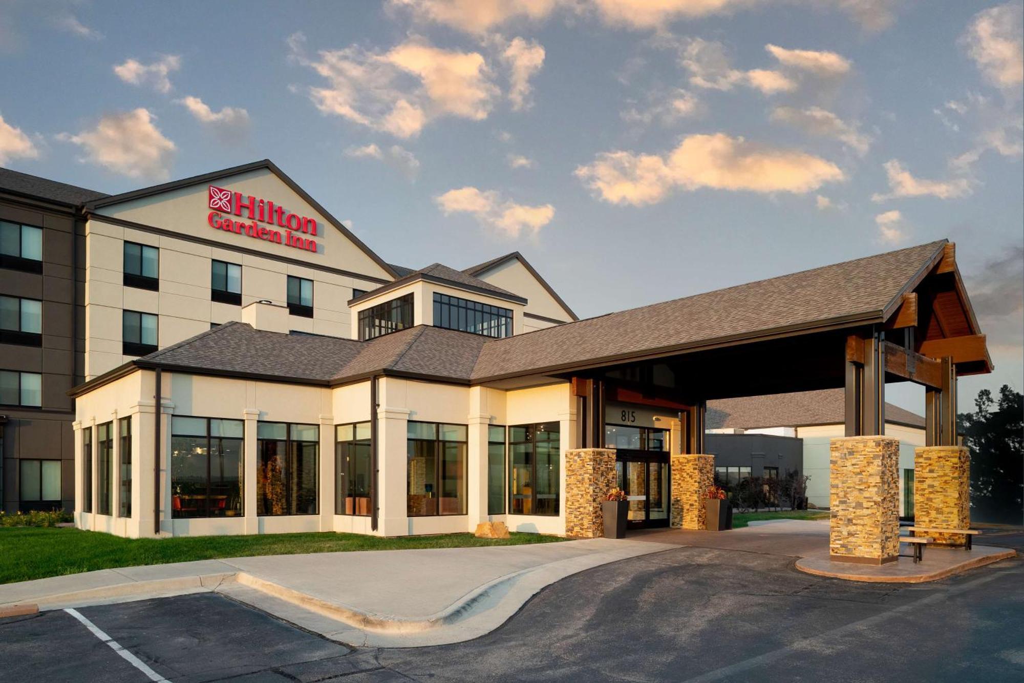 Hilton Garden Rapid Hotel 3*