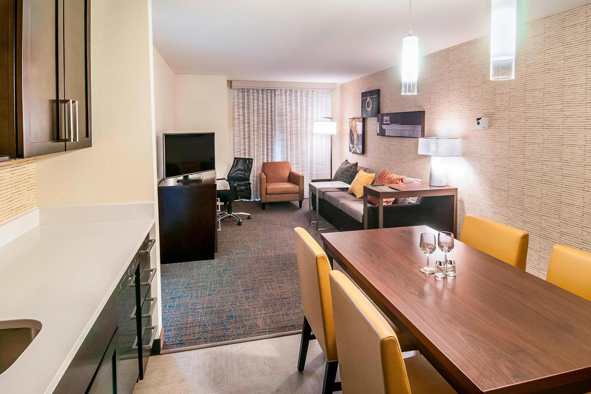 By Marriott Rapid Hotel 2*