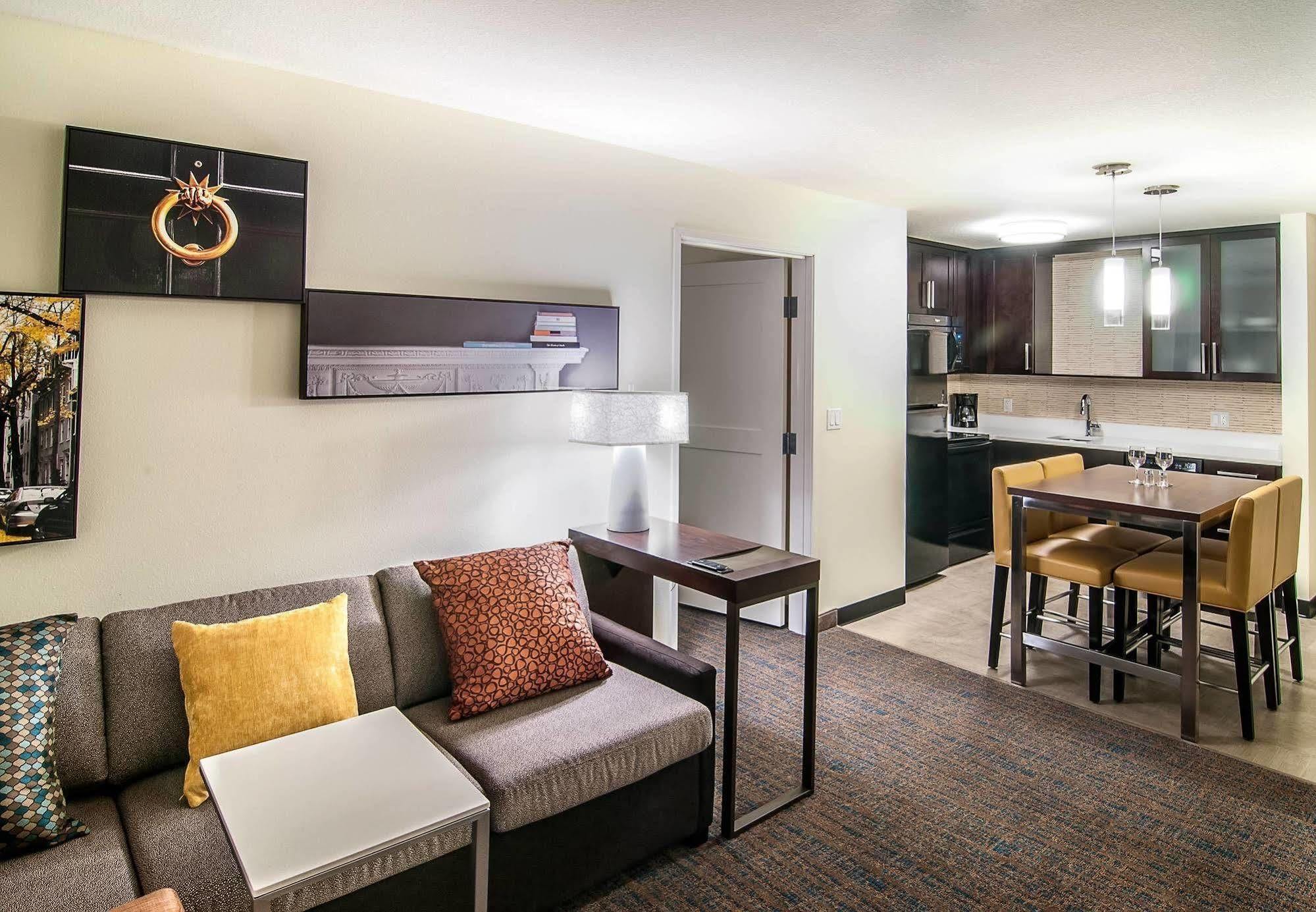 By Marriott Rapid 2*